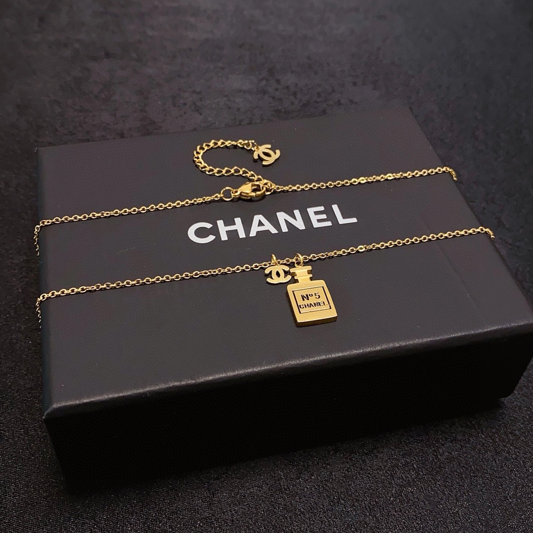 Chanel 香奈儿Chanel双C字母香水瓶自由伸缩调节最新款 细项链 14K精钢保色超个性
