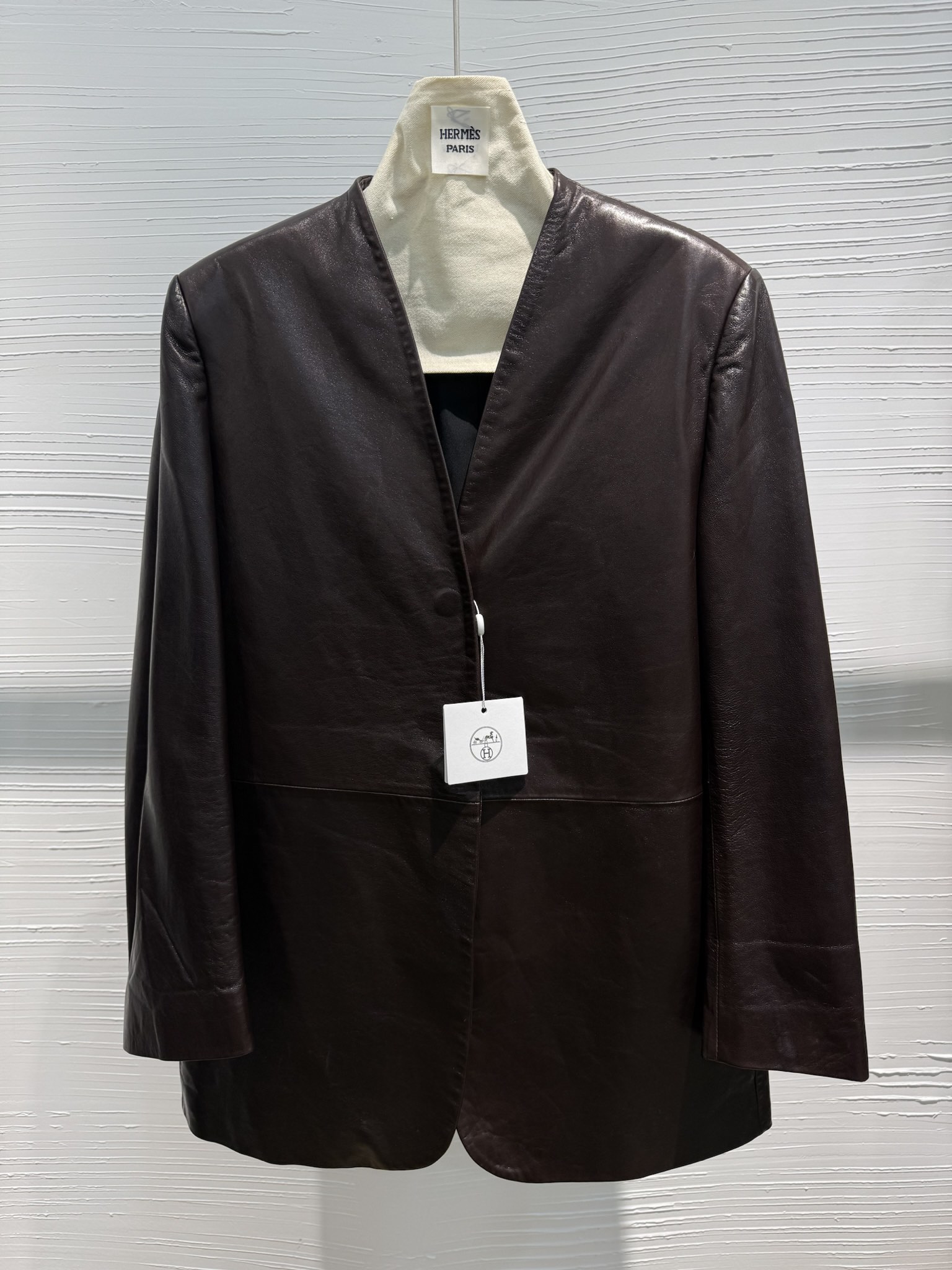 NO:784969,Hermes 2026ss early spring series Italian imported oil wax leather suit jacket S:L,Hermes-clothing,hermes,hermes,jackets & coats,business suit,19860909Hermes 2026ss早春系列 意大利进口油蜡皮西装外套 S:L,爱马仕-服装,hermes,hermes,jackets & coats,business suit,,Women's clothing