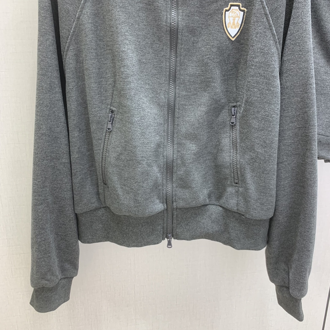 强烈推荐 26早春新款 连帽运动套装，包含拉链连帽外套+同色短裤，简约百搭，适合日常休闲或轻运动场景。外