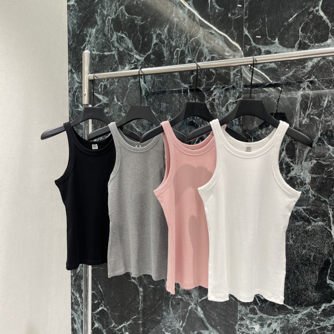 NO:778096,The highest version on the market, the girl inspects the goods, trims the three marks on the threads, and delivers the goods. You can post pictures and take videos. If you want quality and service, add me on WeChat. We will not accept urgent orders. Toteme Scoop nec* 26 spring and summer new style threaded vest. Cotton fabric has good elasticity and fits comfortably. Halter neck + spaghetti strap design. Slim and slim, super refreshing to wear in summer! It can be worn inside or outside. The threaded fabric is breathable and not stuffy. Daily exercise  It can be easily controlled for casual wear, and it is a must-have and practical item for the summer wardrobe! Four colors SML, women's clothing,19860909市面最高版本小妹验货、修剪线头上三标、发货可发图及拍视频,要品质要服务的加我微信,不接急单. Toteme Scoop nec* 26春夏新款 螺纹背心 棉质面料弹性好 贴合舒适 挂脖+细肩带设计 修身显瘦,夏天穿超清爽!内搭外穿都OK 螺纹面料透气不闷 日常运动 休闲都能轻松驾驭,是夏季衣橱必备实用单品!四个色SML,女装,,Women's clothing