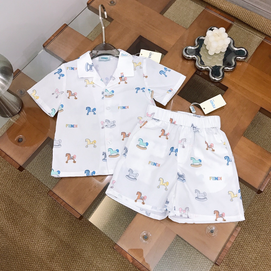 NO:762876,[Ready stock] Size 80 - FEND* shirt set, the same style as the counter ~ [Small lapel shirt and shorts] Fully rocking horse logo printed pattern design, shell letter engraved button accessories, paired with all-over printed LOGO same series work shorts, cotton ice silk smooth shirt twill cotton fabric, exquisite pure cotton fabric, a set of upper body is very handsome, high-end fashion upper body effect is very good, size 80-90--110-120-130-[CM]  Need counter packaging, clothes, fendi, shorts, shirts,19860909【现货发】 尺寸80-  FEND* 衬衫套装 专柜同款～【小翻领衬衫短裤】全面摇摇马logo印花图案设计 贝壳字母复刻纽扣配饰 搭配全面印LOGO同系工装短裤棉质冰丝感顺滑衬衫斜纹棉面料 精致纯棉面料打造 一套上身帅气十足 高级时髦上身效果非常好 尺码80-90--110-120-130-【CM】 需要专柜包装元,衣服,fendi,shorts,shirts,,Children's