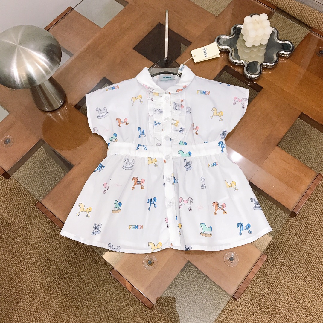 NO:762873,[Available in stock] Size 80- FEND* Brother and sister model ~ shirt dress, the same style at the counter ~ small lapel design with wooden earrings on the chest, full body rocking horse logo print design, shell letter engraved button accessories, cotton ice silk smooth shirt twill cotton fabric, made of exquisite pure cotton fabric, a set of upper body is super cute and elegant, high-end fashion upper body effect is very good  Size 80-90--110-120-130-[CM] Need counter packaging, clothes, fendi, skirts, shirts,19860909【现货发】 尺寸80-  FEND* 兄妹款～衬衫连衣裙 专柜同款～小翻领设计搭配胸前木耳边设计 衣身全面摇摇马logo印花图案设计 贝壳字母复刻纽扣配饰 棉质冰丝感顺滑衬衫斜纹棉面料 精致纯棉面料打造 一套上身超级可爱有气质 高级时髦上身效果非常好 尺码80-90--110-120-130-【CM】 需要专柜包装元,衣服,fendi,skirts,shirts,,Children's