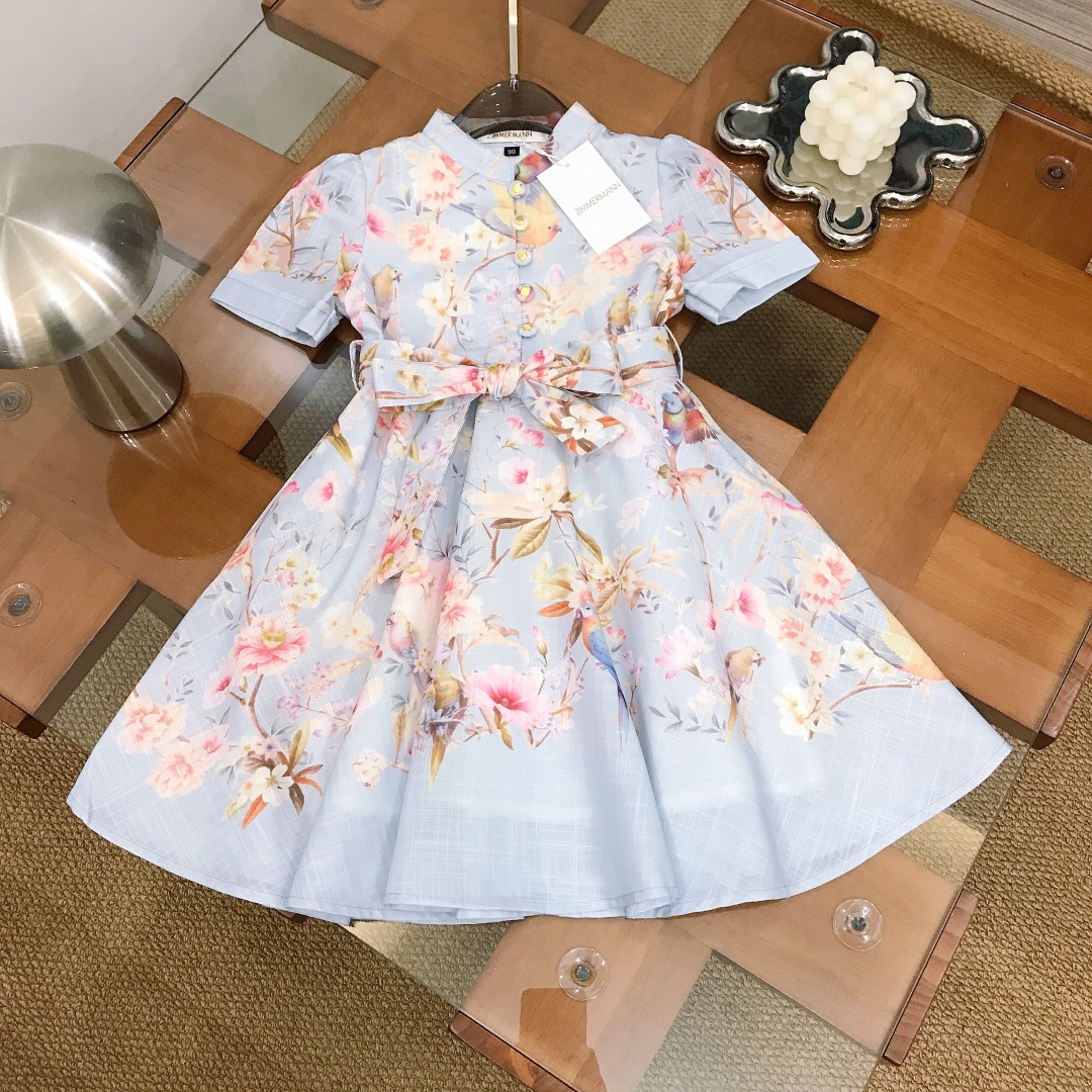 NO:762881,[Available now] ZIMMERMANN limited series small stand-up collar floral pattern dress classic all-over print design with belt waist design diamond button accessories soft texture soft and comfortable skin-friendly and non-stuck upper body effect excellent princess's must-have artifact ~ size 90---120-130-140-150 counter packaging 10, clothes, skirts,19860909【现货发】   ZIMMERMANN 限定系列 小立领花卉花纹连衣裙 经典全面印花设计搭配腰带收腰设计 碎钻纽扣配饰 面料柔软质地 柔顺舒适 亲肤不扎 上身效果极好 公主的必备神器～  size尺码90---120-130-140-150 专柜包装10,衣服,skirts,,Children's