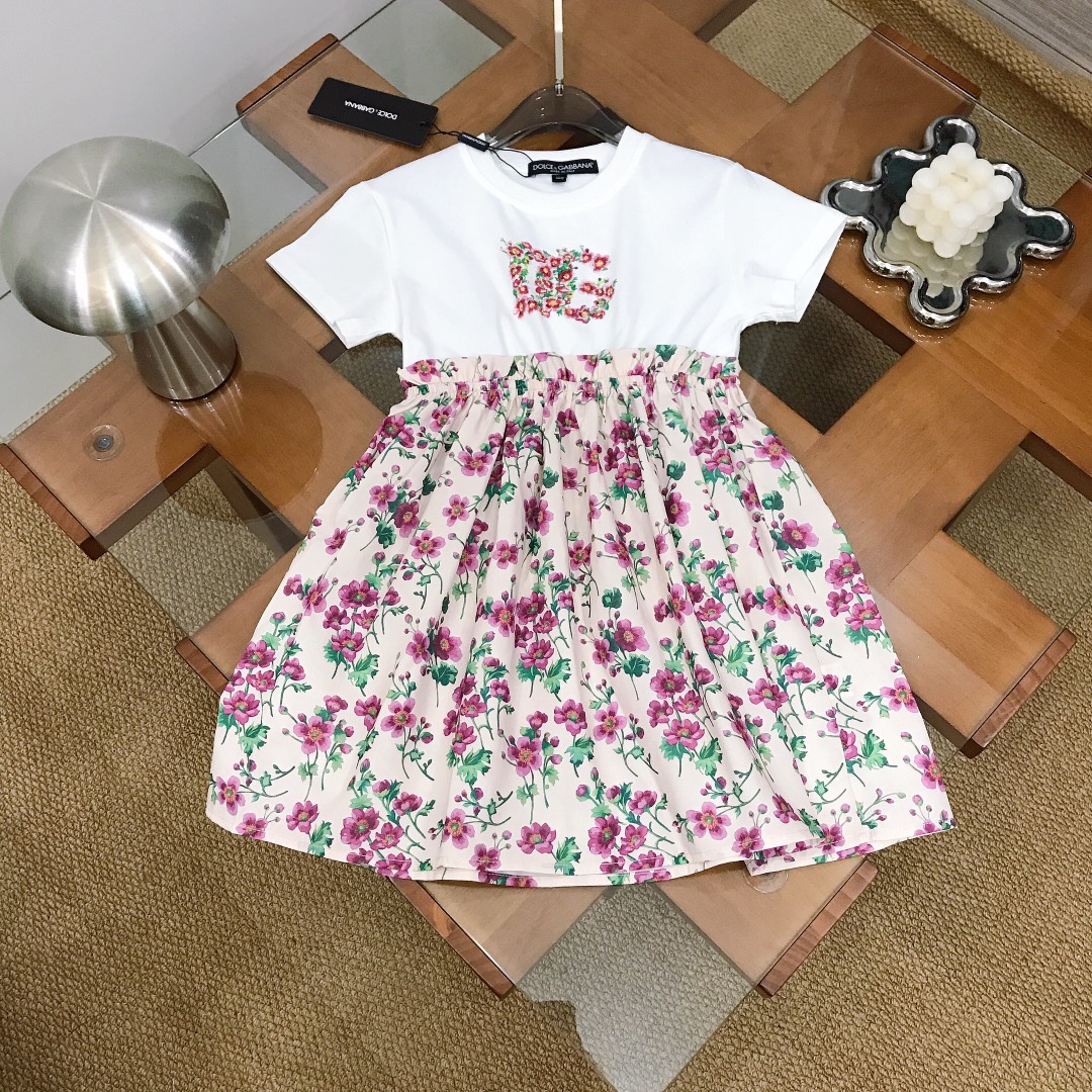 NO:762872,[Ready stock] DOLCE & GABBAN* girls' dress. Exquisite printing process. Pink rose chiffon satin with full flower color printing. Smooth and comfortable. Skin-friendly without pricking. Excellent upper body effect. A must-have artifact for princess~ Size 90---120-130-140-150 [CM] Counter packaging 10, clothes, Dolce&Gabbana, skirts, silk fabric,19860909【现货发】   DOLCE & GABBAN* 女童连衣裙 精致印花工艺粉色玫瑰花雪纺绸缎全面花卉彩印 柔顺舒适 亲肤不扎 上身效果极好 公主的必备神器～  size尺码90---120-130-140-150【CM】 专柜包装10,衣服,Dolce&Gabbana,skirts,silk fabric,,Children's