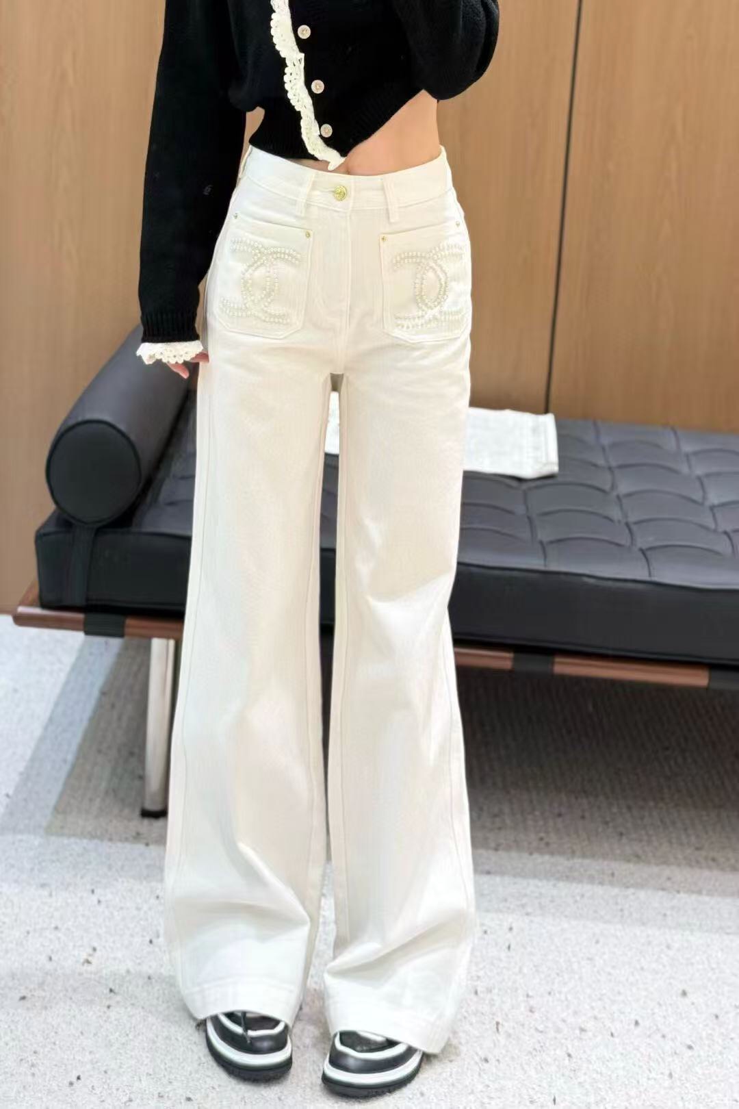 NO:755610,Model No. 20261614 Chane*new style Xiaoxiang Pearl logo high-waisted slim denim trousers, white, S-XL, [M size waist 68, pants length 108; weight 0.530kg], Chanel-clothing, chanel, chanel,19860909款号20261614 Chane*新款 小香珍珠logo高腰显瘦牛仔长裤,白色,S-XL,【M码腰围68,裤长108；重量0.530kg】,香奈儿-服装,chanel,chanel,,Women's clothing