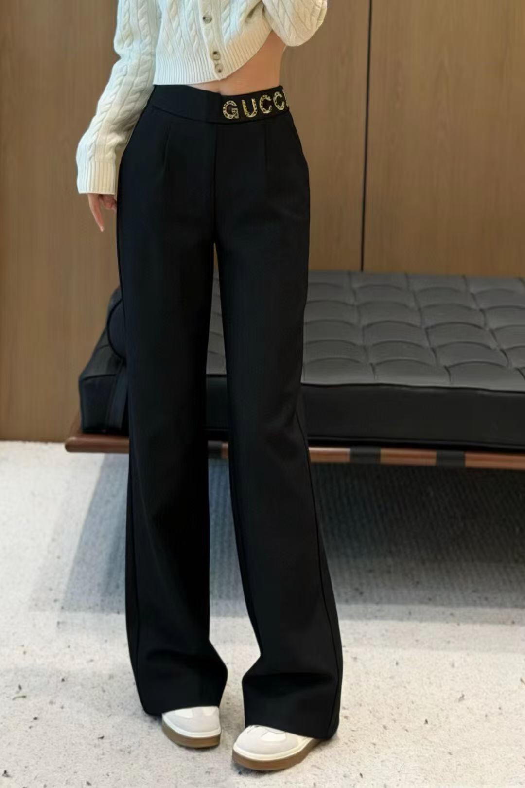 NO:755609,Model No. 20261631 Gucc* new style high-waisted straight trousers with metal logo letters, black, S-XL, [M size waist 68, length 105; weight 0.470kg], Gucci-clothing, gucci, gucci,19860909款号20261631 Gucc*新款 金属logo字母高腰直筒长裤 西裤,黑色,S-XL,【M码腰围68,长105；重量0.470kg】,古驰-服装,gucci,gucci,,Women's clothing