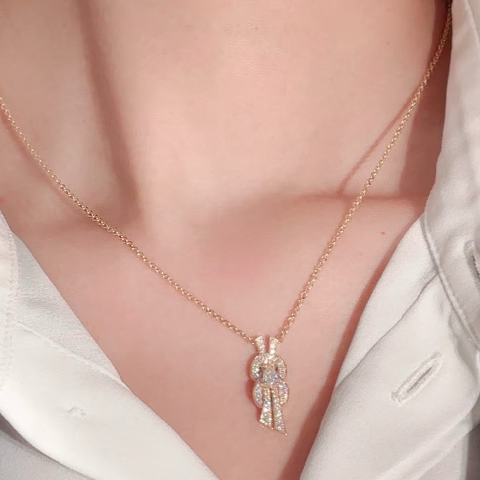 NO:755282,New product release hot steel wire Fred Feiden full diamond, half diamond, no diamond small horseshoe 8-shaped buckle unisex high-quality necklace big brand fashion exquisite FORCE series necklace high-end customization ~ sub-gold micro-plating 18k gold process Seiko horseshoe buckle head necklace!  The upper body effect is very versatile. Internet celebrity. A must-have item for fashionistas. Rose gold, gold, and silver buttons are the same for men and women. Couple style, boutique jewelry, necklace, gold19860909新品发布火爆钢丝费雷德 Fred斐登满钻、半钻、无钻小马蹄8字扣中性款高品质项链大牌 时尚 精致FORCE 系列项链高端定制～亚金微电镀18k金工艺 精工马蹄扣头项链！上身效果非常百搭 网红达人 时尚一族必备单品 玫瑰金、黄金、银色扣头三色男女同款情侣款,饰品精品,necklace,gold,Jewelry