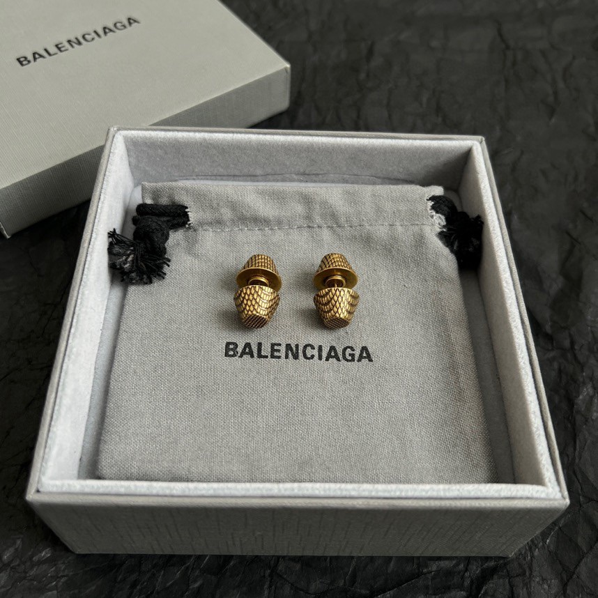 Balenciaga 巴黎世家 Balenciaga 耳钉 简单大方 金质感饱满 ，搭配衣服超