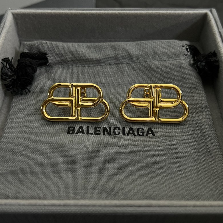 Balenciaga 巴黎世家 Balenciaga 耳钉 简单大方 金质感饱满 ，搭配衣服超