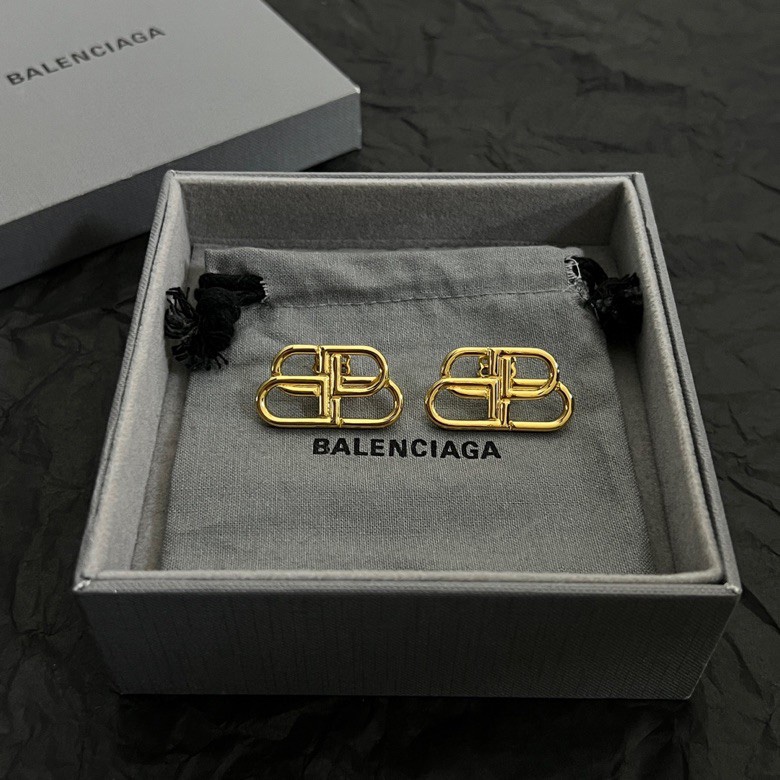 Balenciaga 巴黎世家 Balenciaga 耳钉 简单大方 金质感饱满 ，搭配衣服超