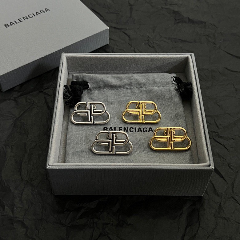 Balenciaga 巴黎世家 Balenciaga 耳钉 简单大方 金质感饱满 ，搭配衣服超