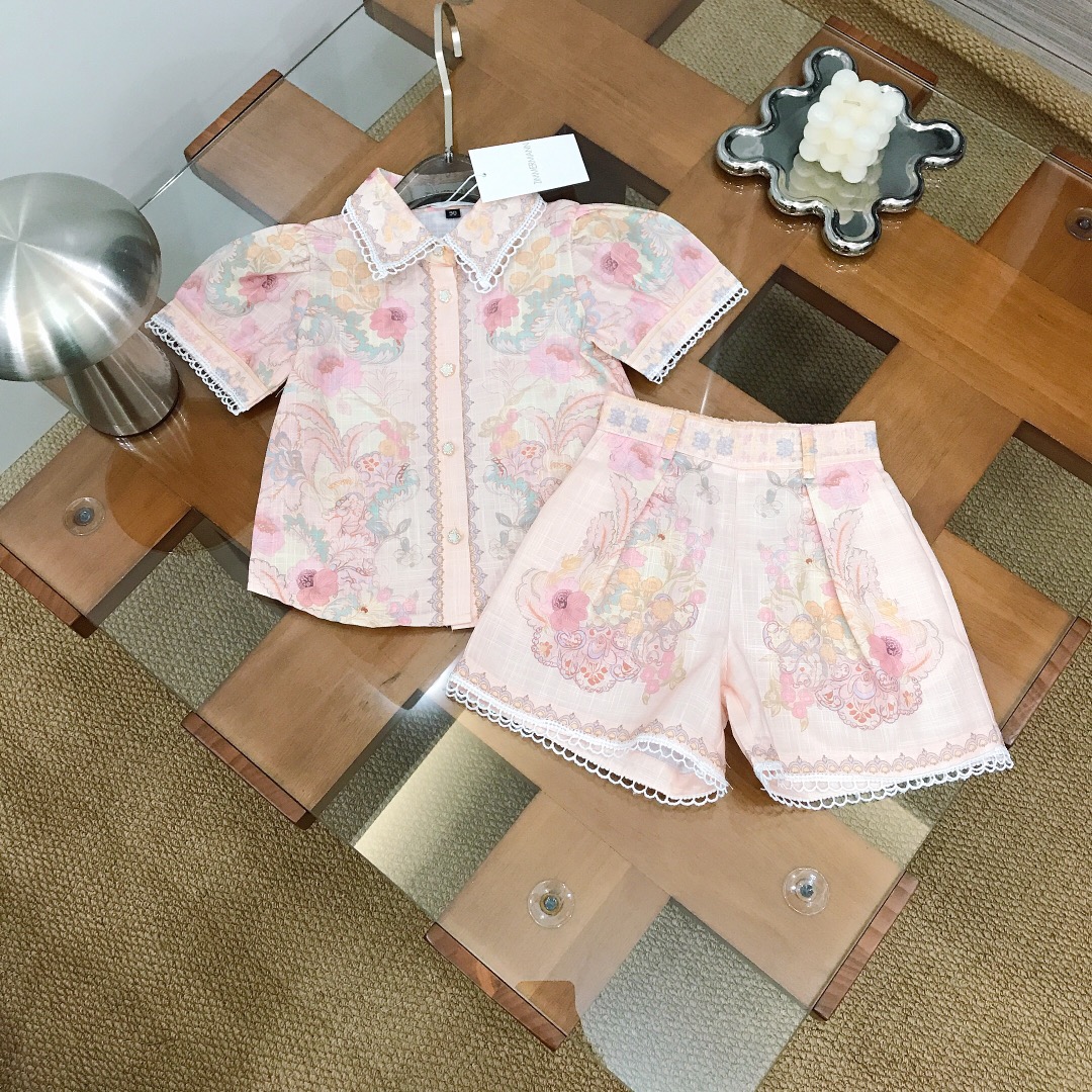 NO:762884,[Available in stock] ZIMMERMANN limited series small lapel floral pattern shirt dress classic all-over print design with trousers belt waist design diamond button accessories soft texture of fabric soft and comfortable skin-friendly and non-stitching effect on the upper body is excellent a must-have artifact for princess ~ size 90---120-130-140-150 counter packaging 10, clothes, skirts, shirts,19860909【现货发】   ZIMMERMANN 限定系列 小翻领花卉花纹衬衫套裙 经典全面印花设计搭配裤子腰带收腰设计 碎钻纽扣配饰 面料柔软质地 柔顺舒适 亲肤不扎 上身效果极好 公主的必备神器～  size尺码90---120-130-140-150 专柜包装10,衣服,skirts,shirts,,Children's