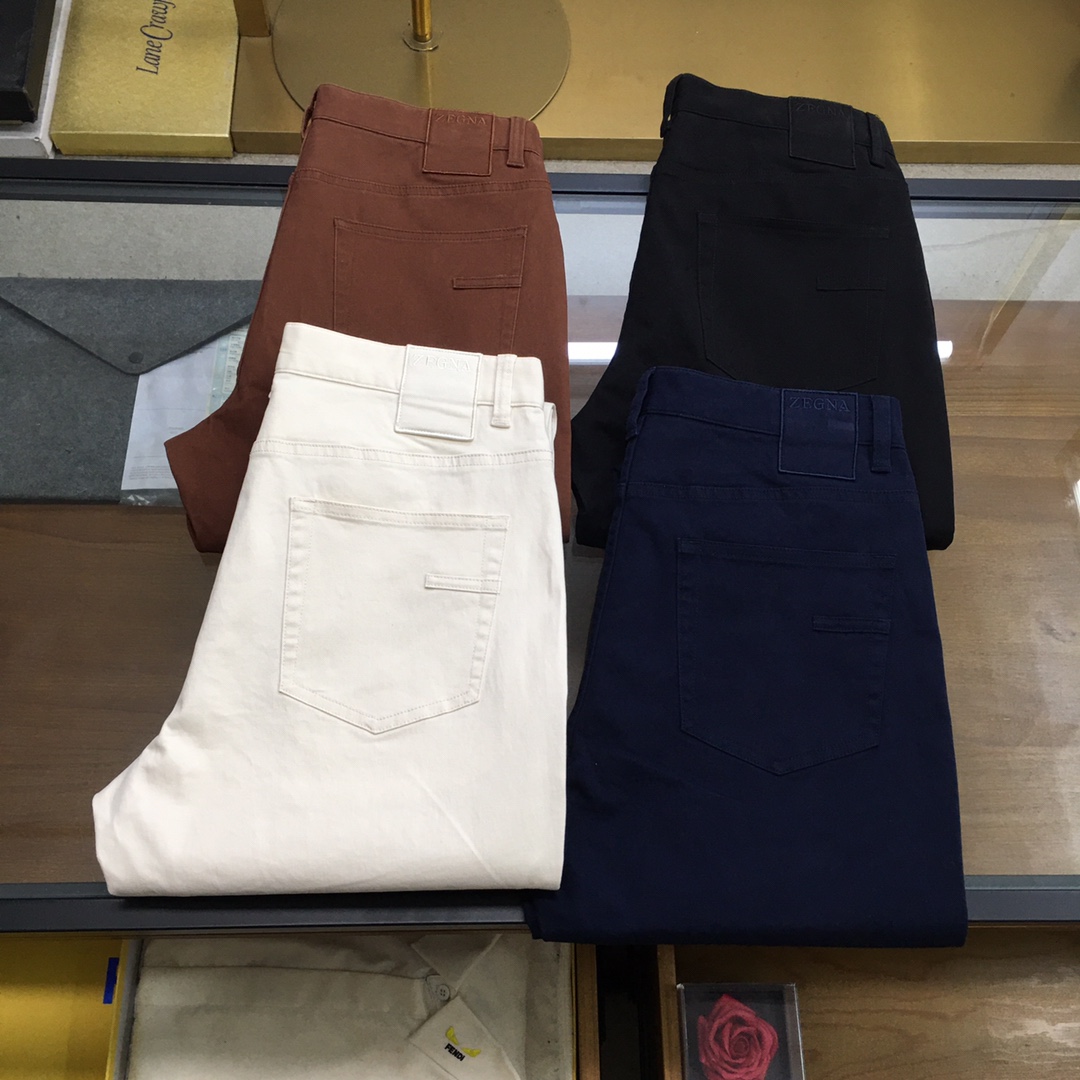 NO:834853,New products in the counter [-Z ZEGN] 26 spring and summer new products in the counter, versatile plain color jeans with stretch. Full of design details, genuine leather accessories, normal size, stretch fabric, comfortable and breathable, a must-have item for men's window display. Size: 30-38 (35.37),,jeans,19860909专柜新品【-Z ZEGN】 26春夏专柜新品百搭款素色带弹力牛仔裤. 满满的设计细节,真皮料饰物,正常尺码,面料带弹力穿着舒适透气,男人橱窗必备单品. 尺码:30-38(35.37),,jeans,,Men's clothing