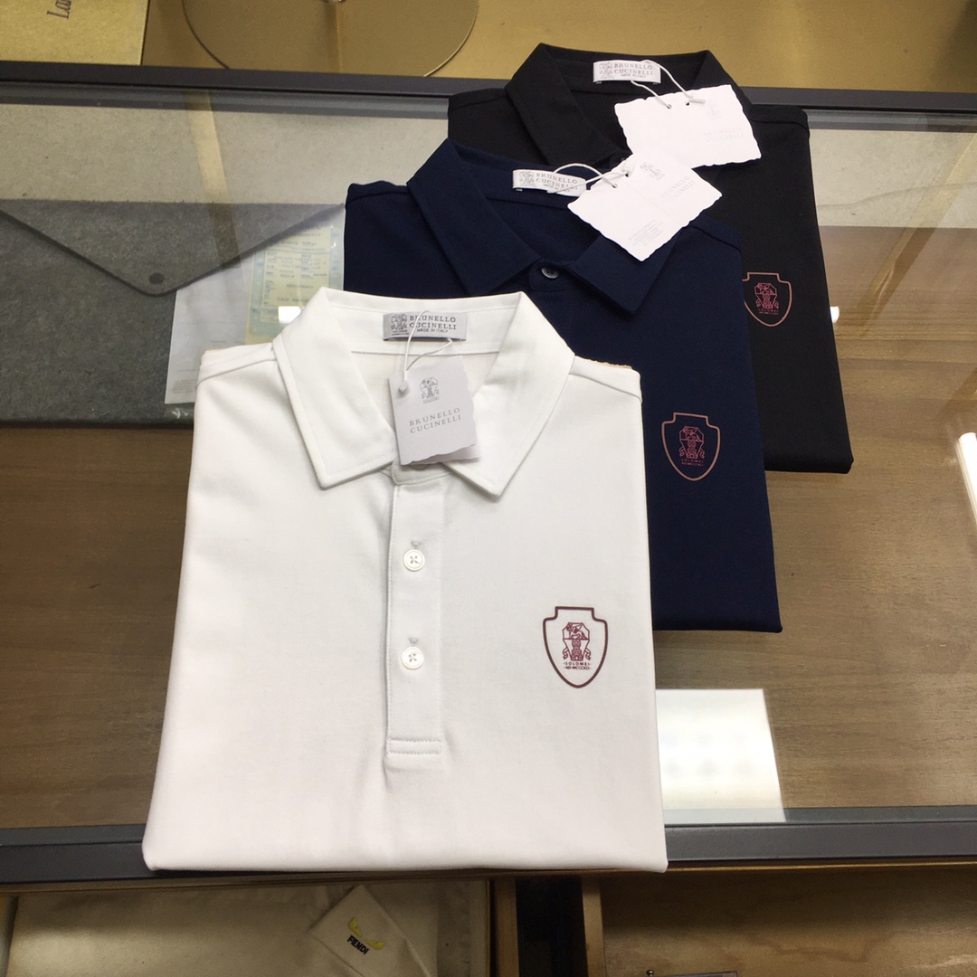 NO:834858,New products at the counter [BC...] 2026 spring and summer new products, fashionable POLO/lapel short sleeves, advanced customization and versatile styles, anyone can easily control it, fully customized fabrics, luxury classic brand logo design on the chest, very classy and a must-have for those who know the goods!  The perfectly tailored version is very delicate, shows aura, and highlights the sophistication of business men. This is its uniqueness. It has just the right fit and a great upper body effect!  Counter size M-3XL.,,T-shirt,19860909专柜新品【BC...】 2026春夏新品 时尚POLO/翻领短袖 高级定制百搭款式 任何人都可以轻松驾驭 面料全订制工艺 胸前奢华经典品牌logo设计,非常显档次懂货的必须入！版型完美剪裁 非常精致,显气场,又会凸显商务男士的精致,这就是独到之处,恰到好处的修身,上身效果非常赞！专柜尺码M-3XL.,,T-shirt,,Men's clothing