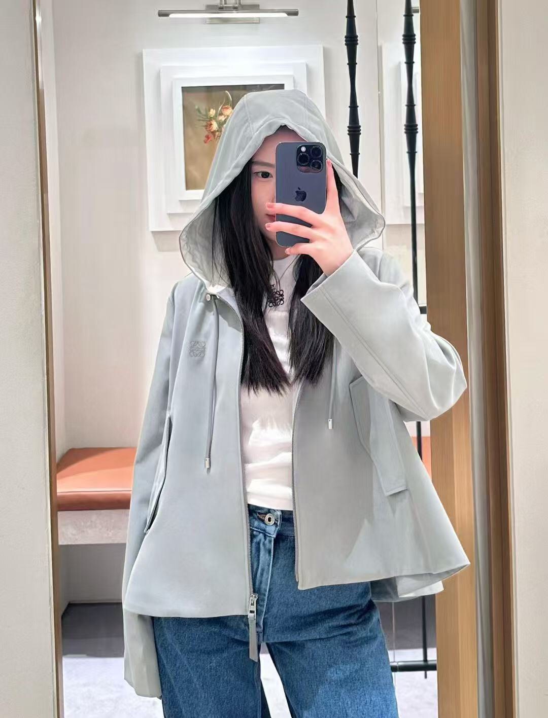 NO:755573,Model No. 20261663 Loew* new logo embroidered drawstring hooded long-sleeved windbreaker jacket, gray, SML, [M size shoulder width 44, bust 130, sleeve length 62, length 60-68; weight 0.485kg], Loew-clothing, loewe, loewe, jackets & coats, hats,19860909款号20261663 Loew*新款 logo刺绣抽绳连帽长袖风衣外套,灰色,SML,【M码肩宽44,胸围130,袖长62,长60-68；重量0.485kg】,罗意威-服装,loewe,loewe,jackets & coats,hats,,Women's clothing