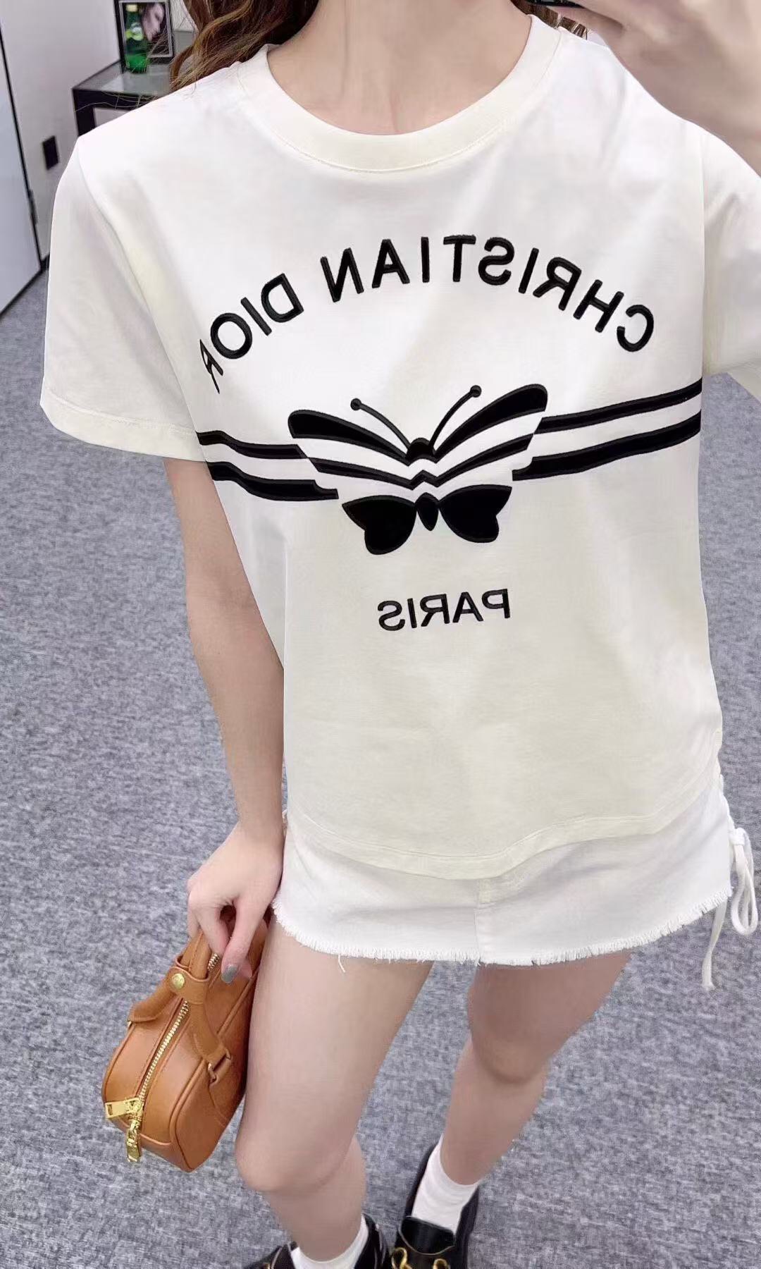 NO:755560,Model number 20261675 Dio* new butterfly letter printed short-sleeved T-shirt, off-white, SML, [M size shoulder width 43, chest 98, sleeve length 16, length 66; weight 0.155kg], Dior-clothing, dior, dior, T-shirt, tees, t-shirt,19860909款号20261675 Dio*新款 蝴蝶字母印花短袖T恤,米白色,SML,【M码肩宽43,胸围98,袖长16,长66；重量0.155kg】,迪奥-服装,dior,dior,T-shirt,tees，t-shirt,,Women's clothing