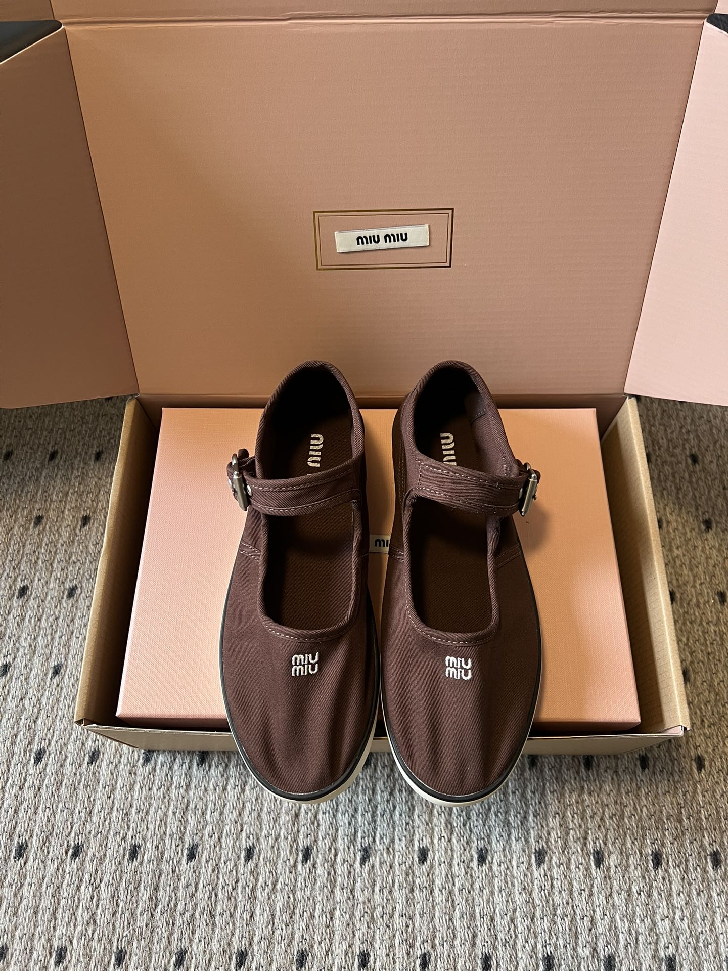 Miu Mi* 26ss 早春新款帆布休闲玛丽珍鞋miu系甜妹本命玛丽珍，帆布软乎乎贴脚，一字扣带利落又