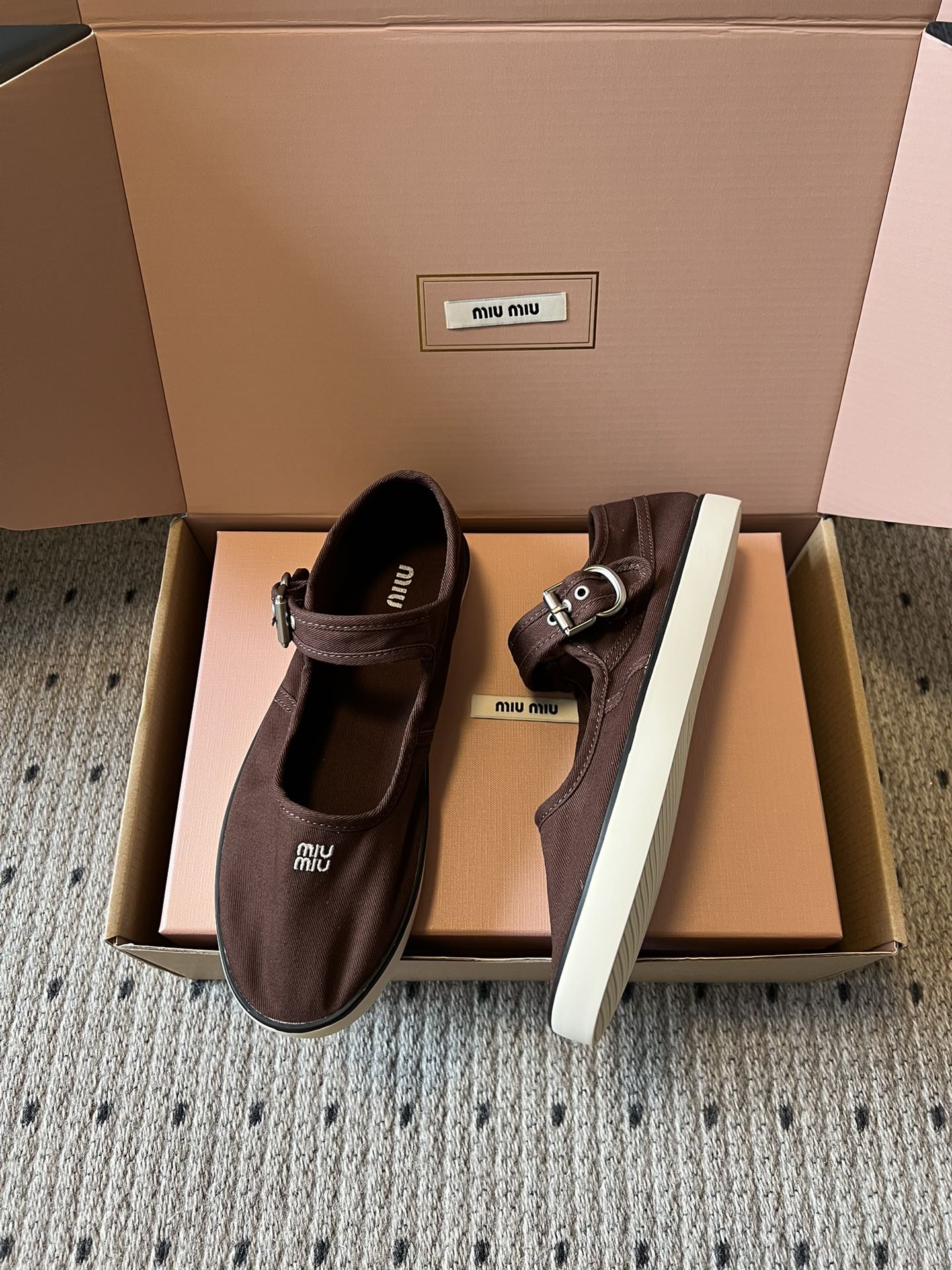 Miu Mi* 26ss 早春新款帆布休闲玛丽珍鞋miu系甜妹本命玛丽珍，帆布软乎乎贴脚，一字扣带利落又