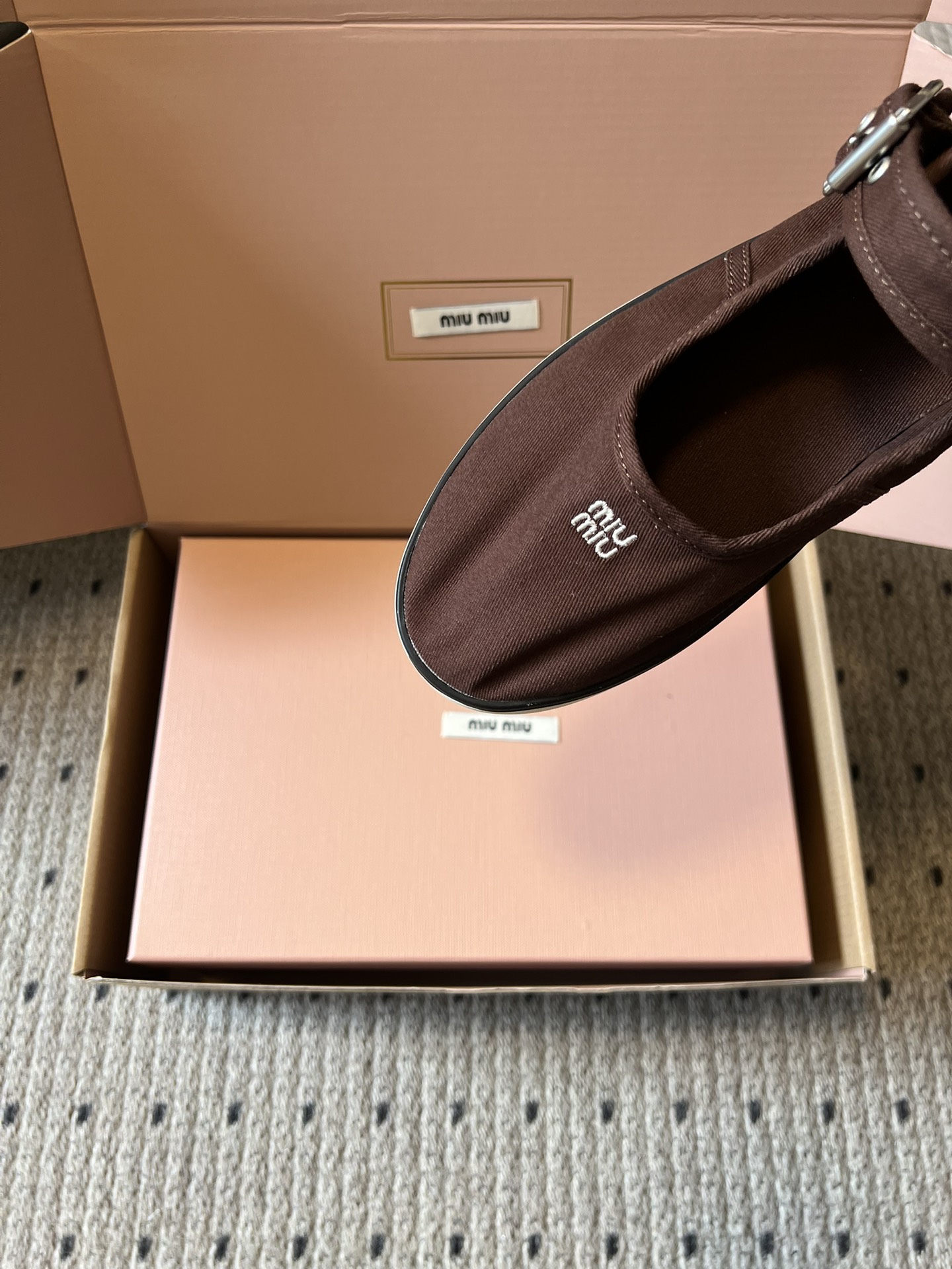 Miu Mi* 26ss 早春新款帆布休闲玛丽珍鞋miu系甜妹本命玛丽珍，帆布软乎乎贴脚，一字扣带利落又