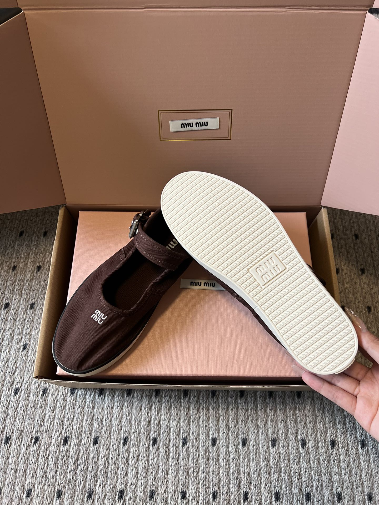 Miu Mi* 26ss 早春新款帆布休闲玛丽珍鞋miu系甜妹本命玛丽珍，帆布软乎乎贴脚，一字扣带利落又