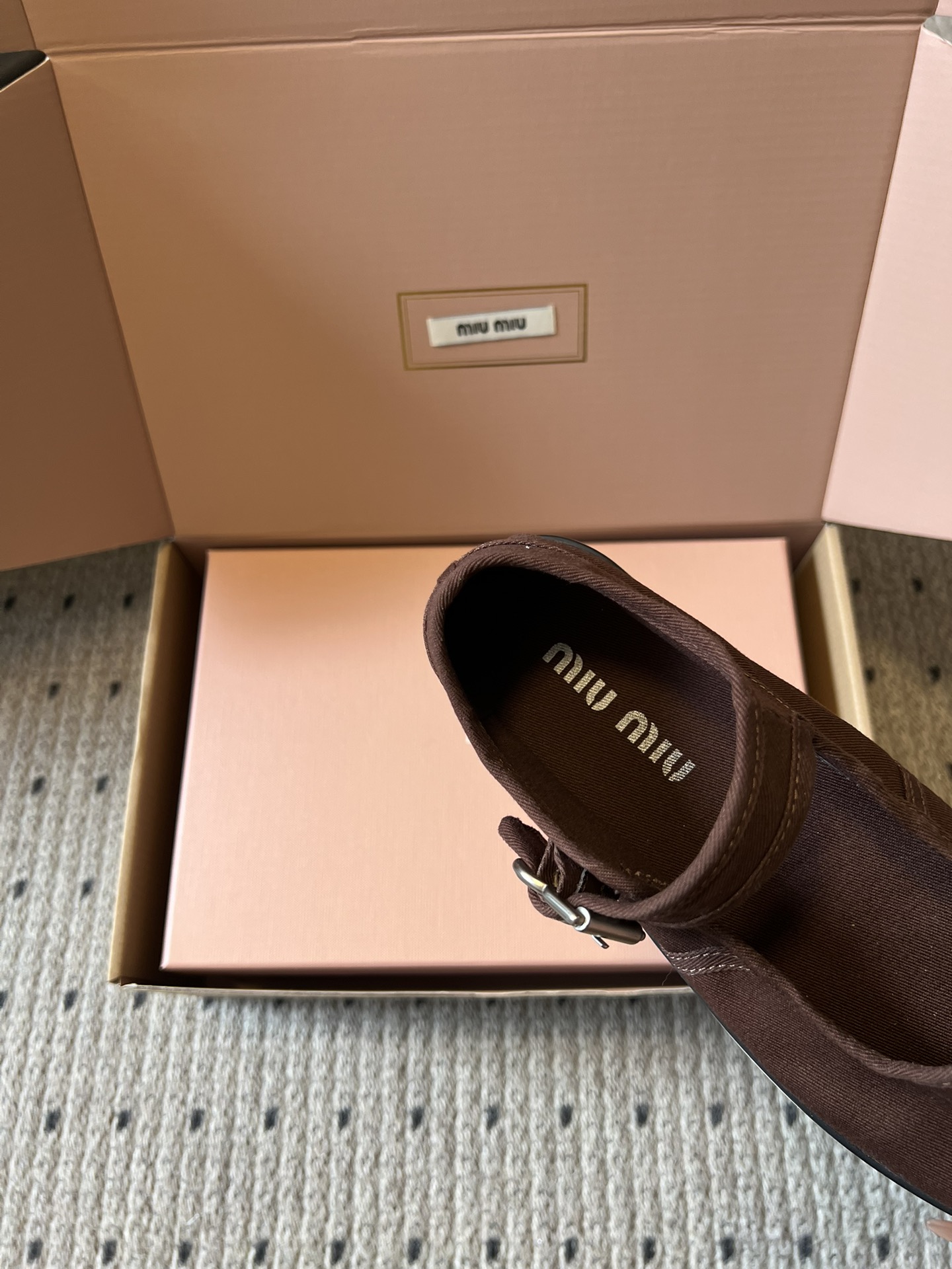 Miu Mi* 26ss 早春新款帆布休闲玛丽珍鞋miu系甜妹本命玛丽珍，帆布软乎乎贴脚，一字扣带利落又