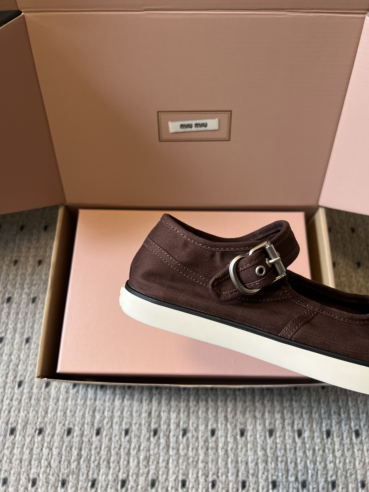 Miu Mi* 26ss 早春新款帆布休闲玛丽珍鞋miu系甜妹本命玛丽珍，帆布软乎乎贴脚，一字扣带利落又