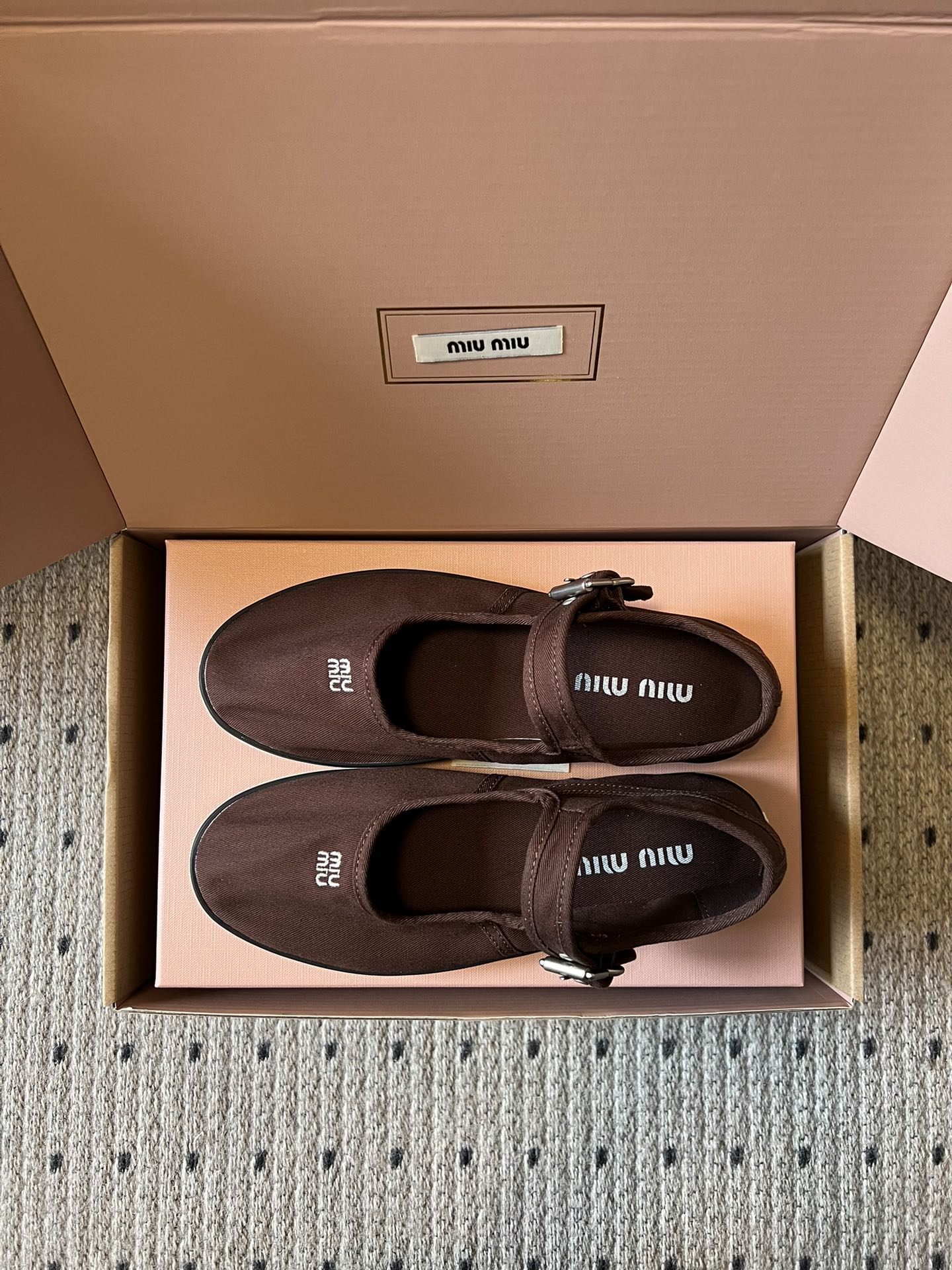 Miu Mi* 26ss 早春新款帆布休闲玛丽珍鞋miu系甜妹本命玛丽珍，帆布软乎乎贴脚，一字扣带利落又