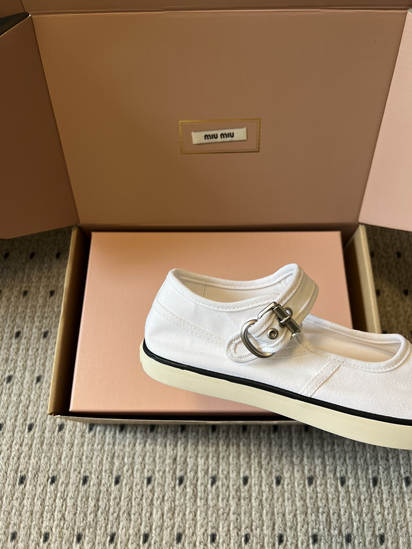 Miu Mi* 26ss 早春新款帆布休闲玛丽珍鞋miu系甜妹本命玛丽珍，帆布软乎乎贴脚，一字扣带利落又