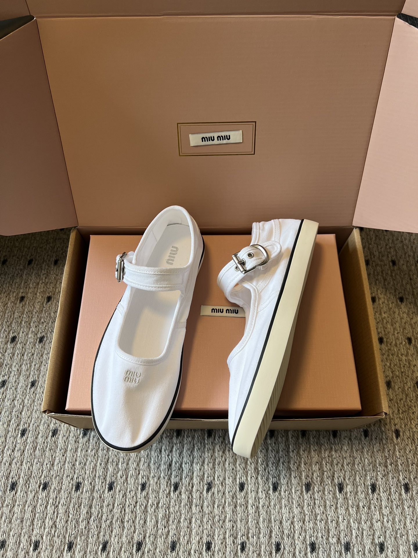 Miu Mi* 26ss 早春新款帆布休闲玛丽珍鞋miu系甜妹本命玛丽珍，帆布软乎乎贴脚，一字扣带利落又