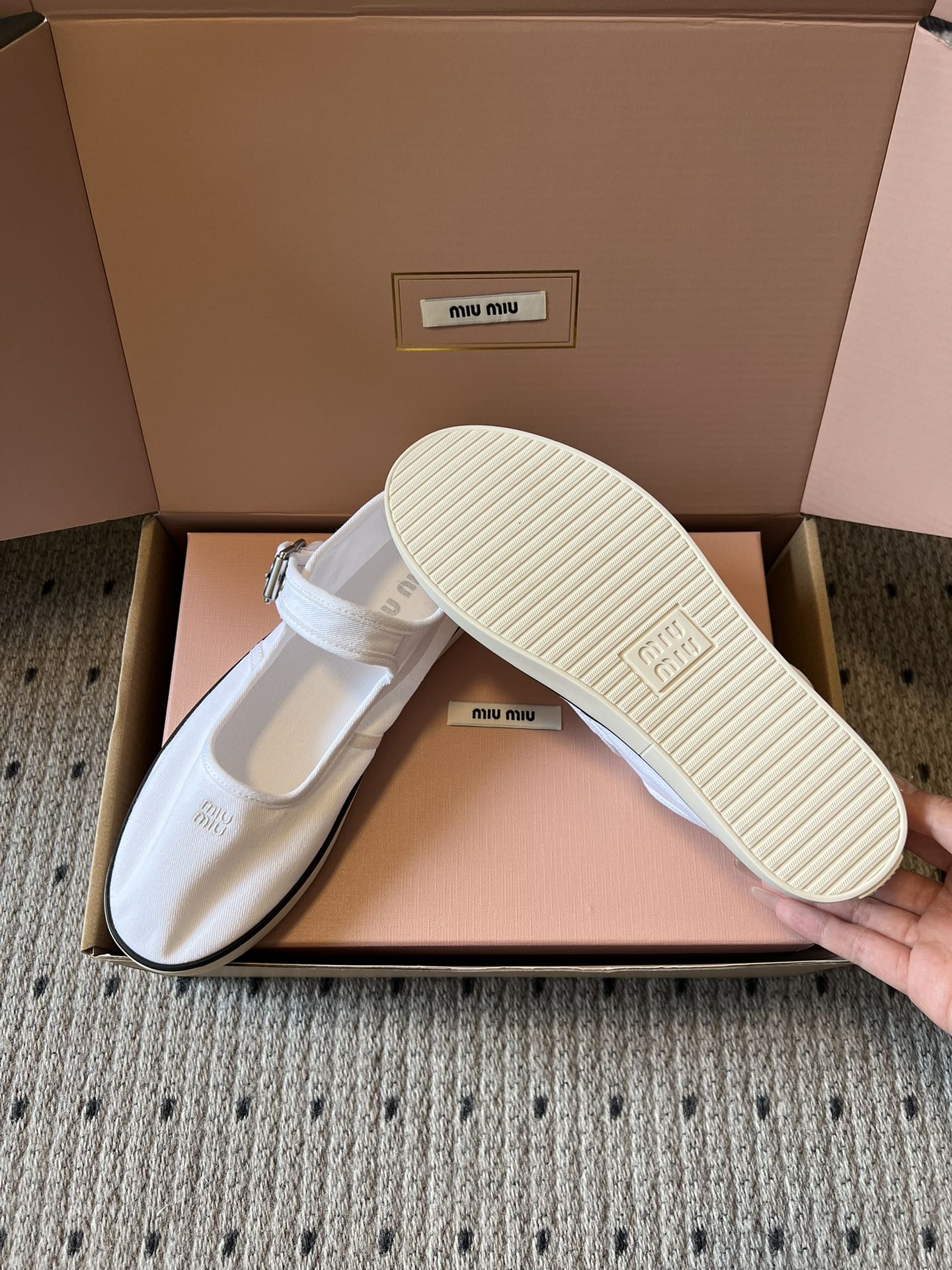 Miu Mi* 26ss 早春新款帆布休闲玛丽珍鞋miu系甜妹本命玛丽珍，帆布软乎乎贴脚，一字扣带利落又