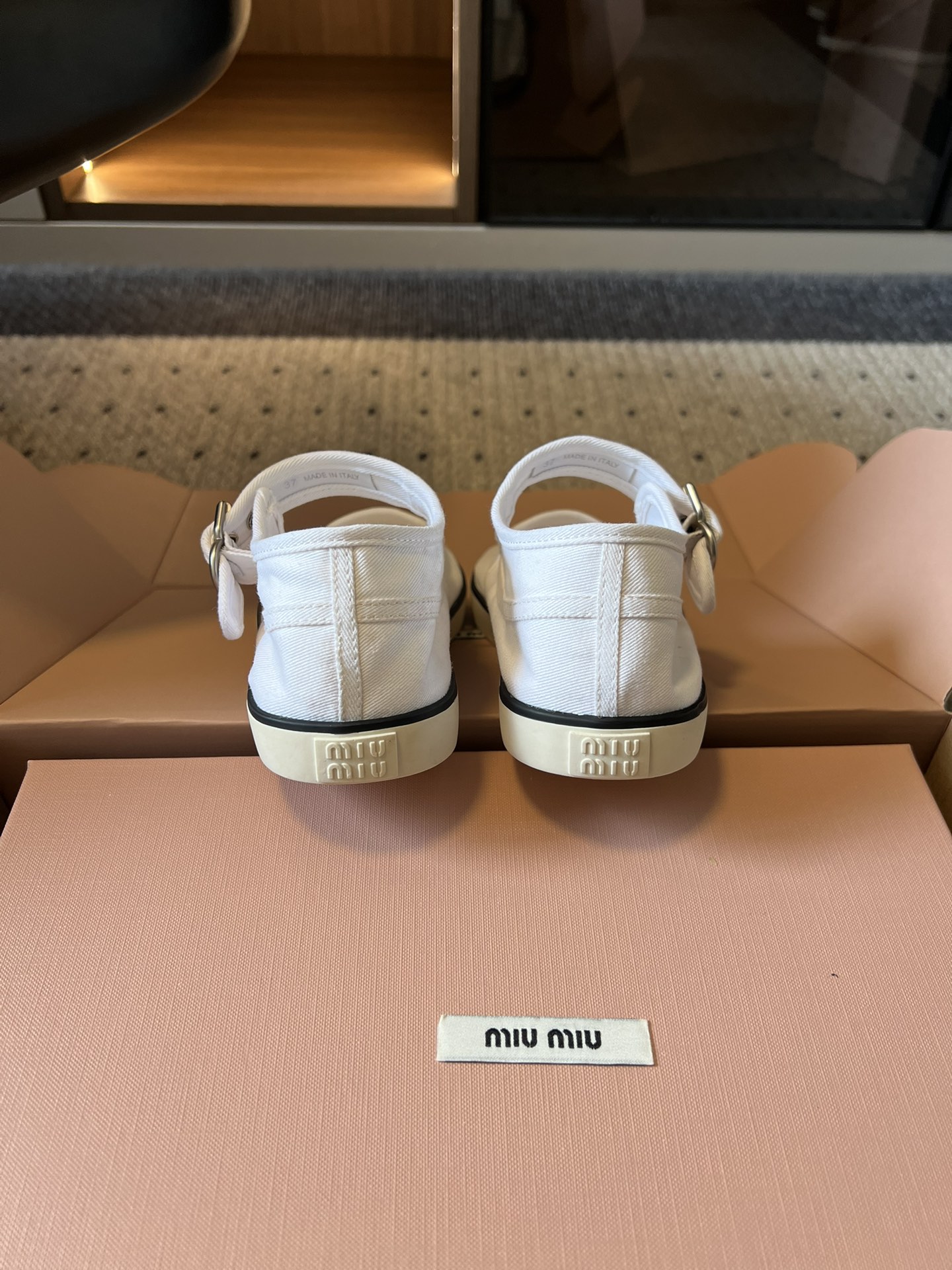Miu Mi* 26ss 早春新款帆布休闲玛丽珍鞋miu系甜妹本命玛丽珍，帆布软乎乎贴脚，一字扣带利落又