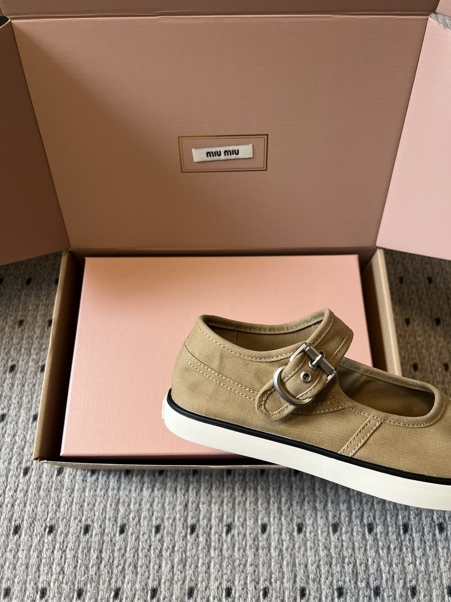 Miu Mi* 26ss 早春新款帆布休闲玛丽珍鞋miu系甜妹本命玛丽珍，帆布软乎乎贴脚，一字扣带利落又