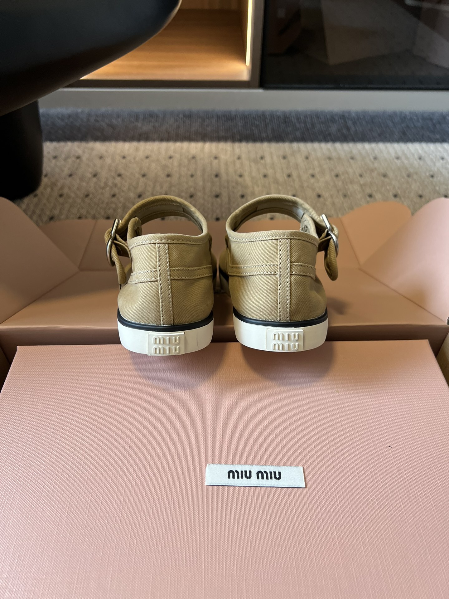 Miu Mi* 26ss 早春新款帆布休闲玛丽珍鞋miu系甜妹本命玛丽珍，帆布软乎乎贴脚，一字扣带利落又