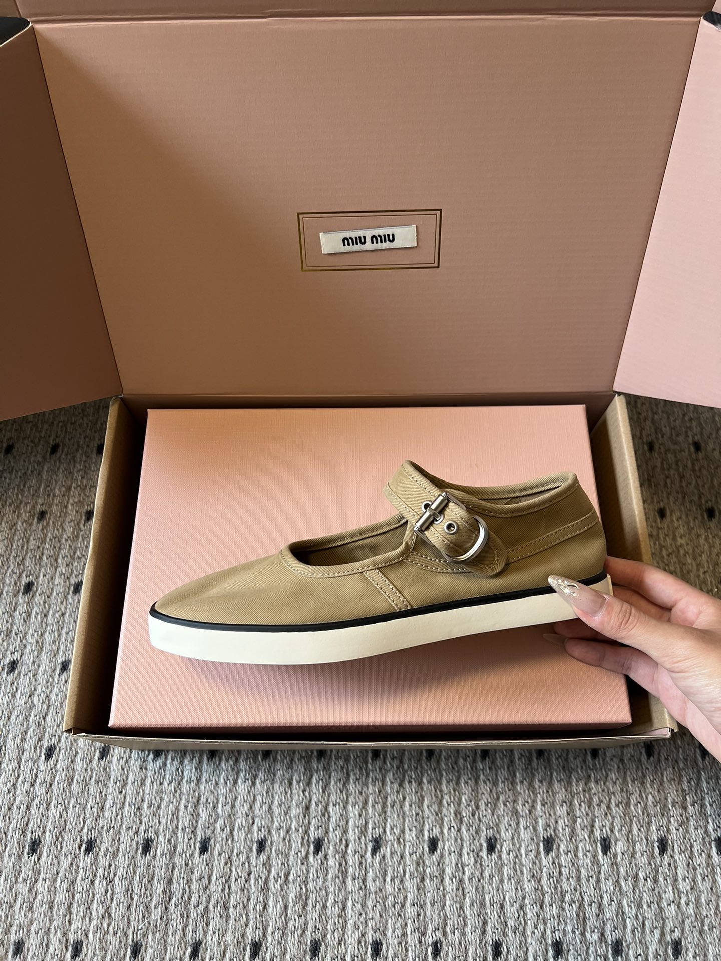 Miu Mi* 26ss 早春新款帆布休闲玛丽珍鞋miu系甜妹本命玛丽珍，帆布软乎乎贴脚，一字扣带利落又