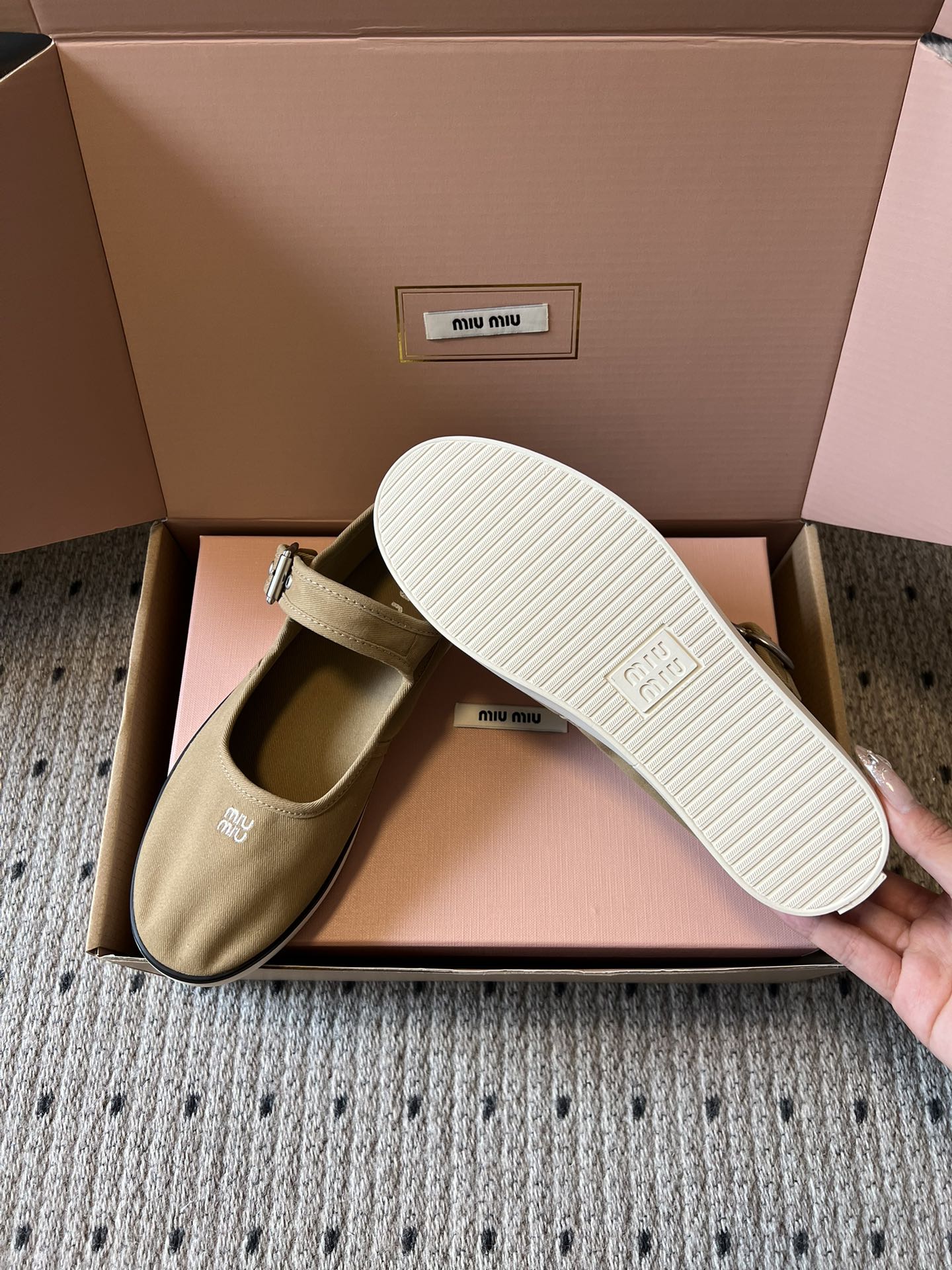 Miu Mi* 26ss 早春新款帆布休闲玛丽珍鞋miu系甜妹本命玛丽珍，帆布软乎乎贴脚，一字扣带利落又