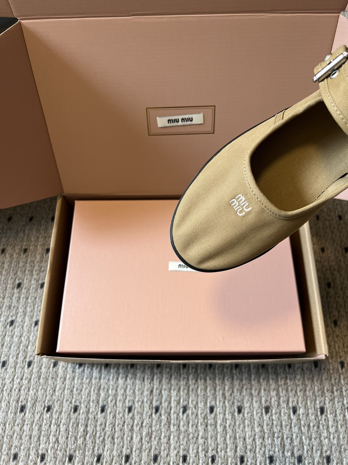 Miu Mi* 26ss 早春新款帆布休闲玛丽珍鞋miu系甜妹本命玛丽珍，帆布软乎乎贴脚，一字扣带利落又