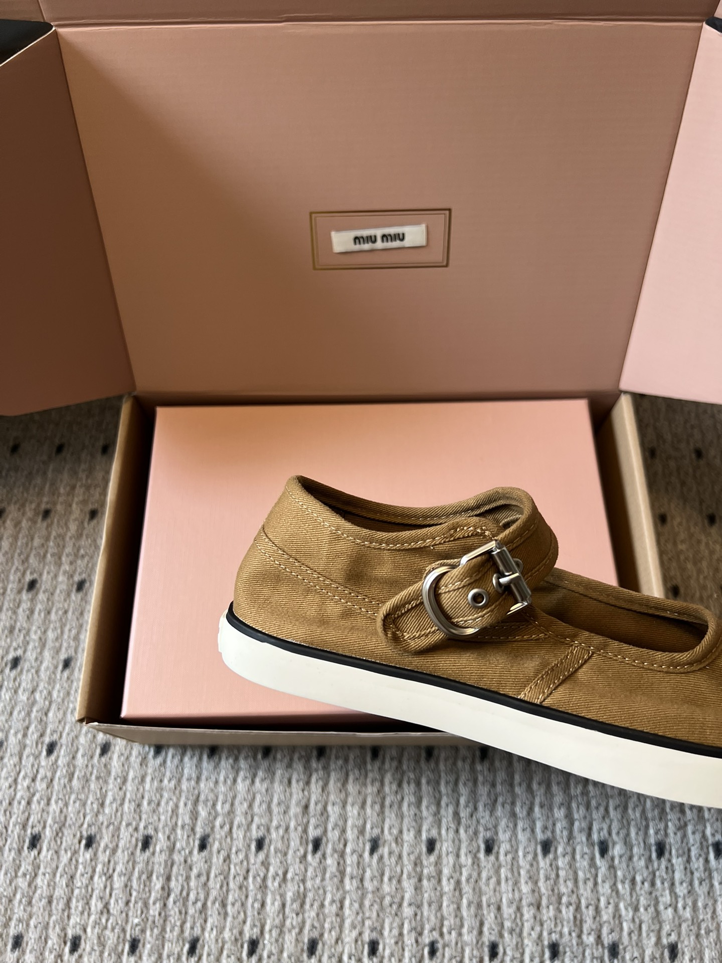 Miu Mi* 26ss 早春新款帆布休闲玛丽珍鞋miu系甜妹本命玛丽珍，帆布软乎乎贴脚，一字扣带利落又