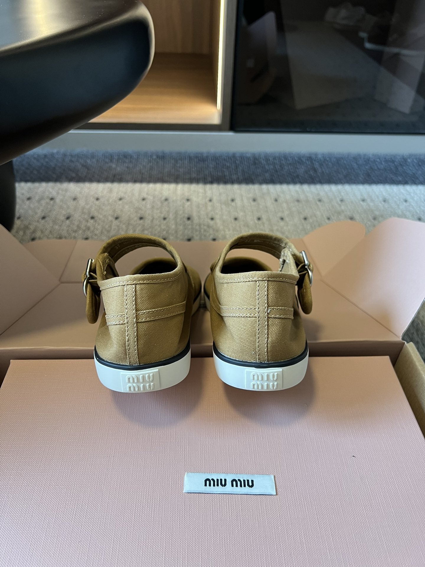 Miu Mi* 26ss 早春新款帆布休闲玛丽珍鞋miu系甜妹本命玛丽珍，帆布软乎乎贴脚，一字扣带利落又