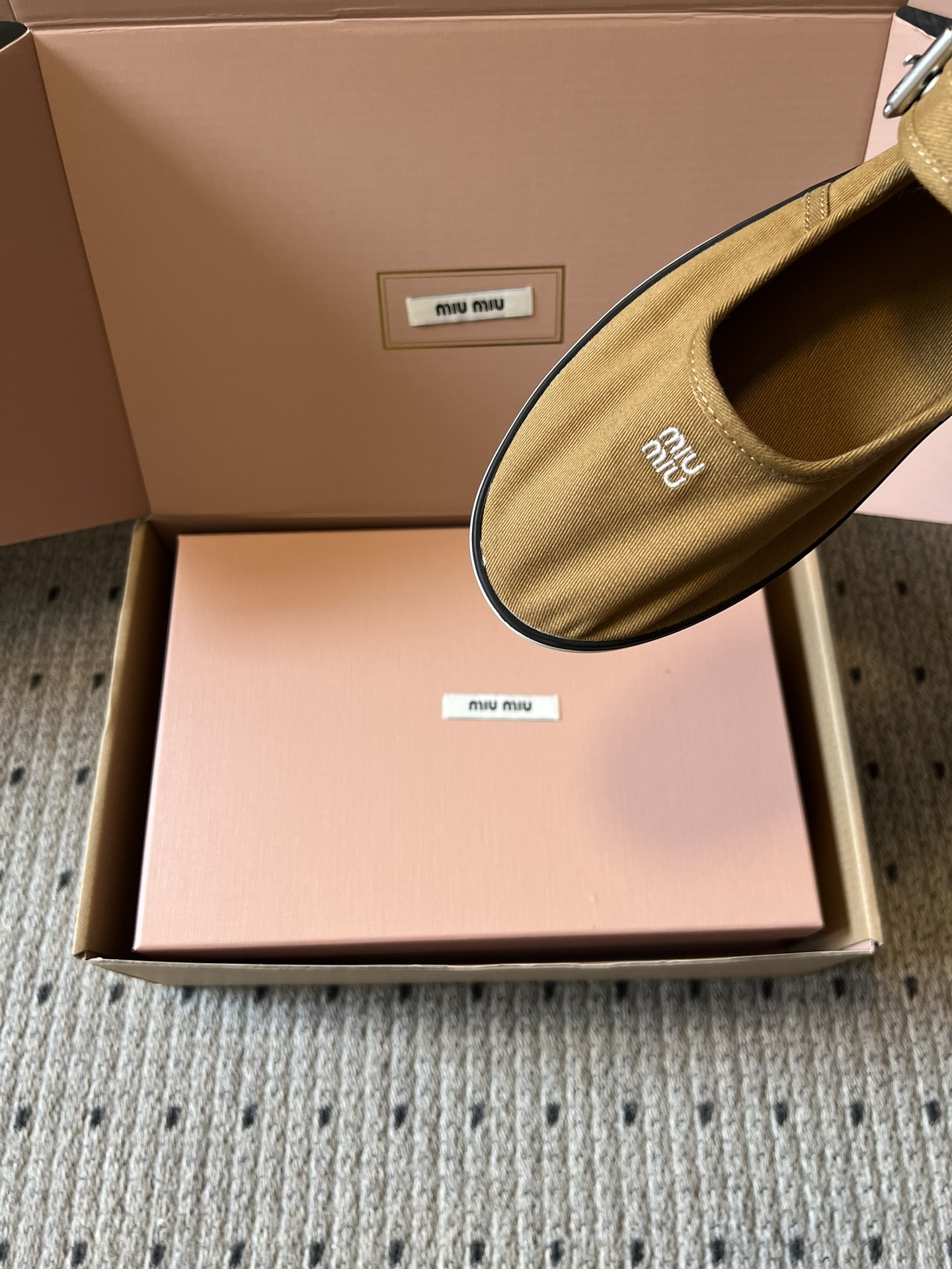 Miu Mi* 26ss 早春新款帆布休闲玛丽珍鞋miu系甜妹本命玛丽珍，帆布软乎乎贴脚，一字扣带利落又