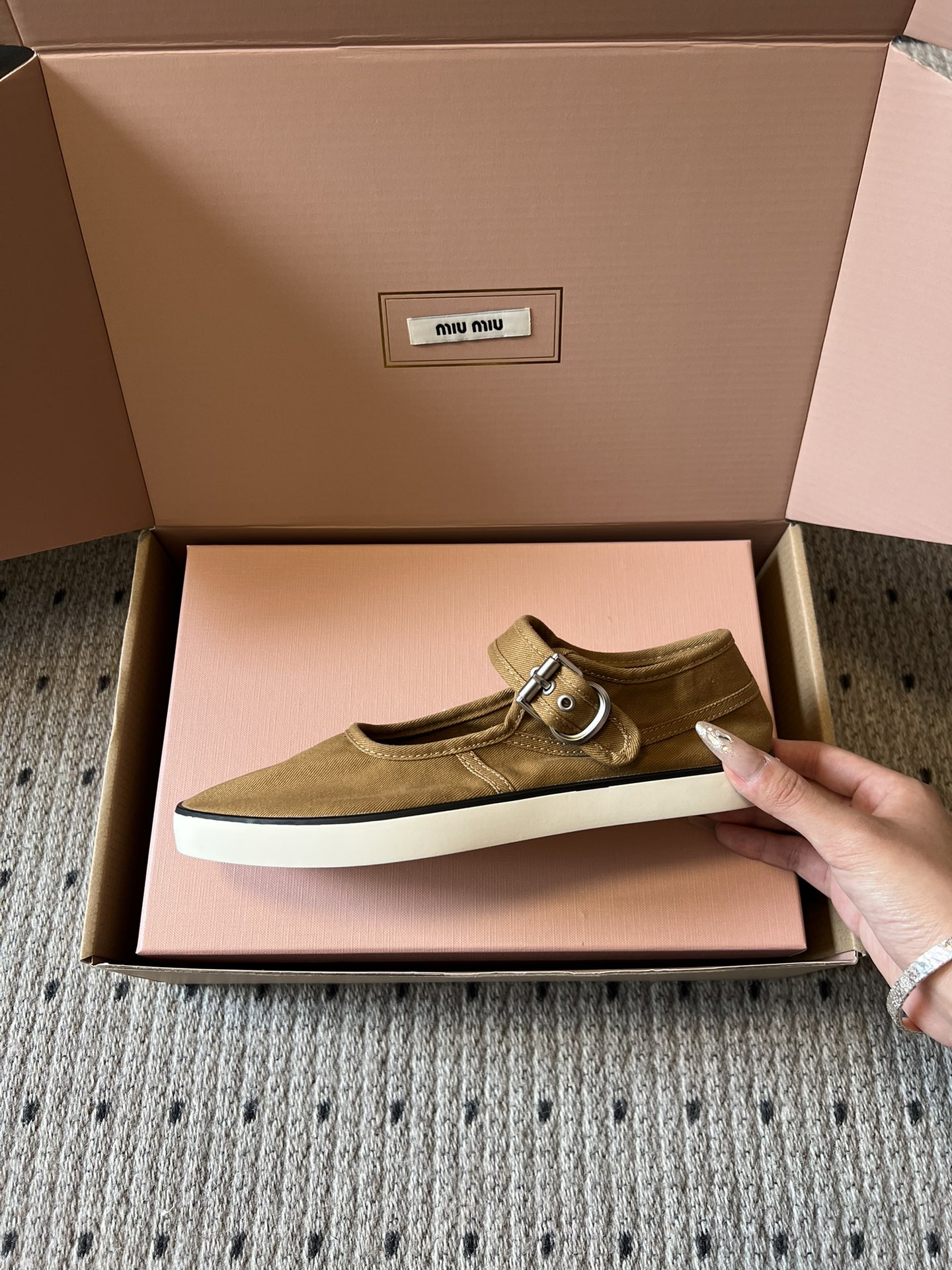 Miu Mi* 26ss 早春新款帆布休闲玛丽珍鞋miu系甜妹本命玛丽珍，帆布软乎乎贴脚，一字扣带利落又