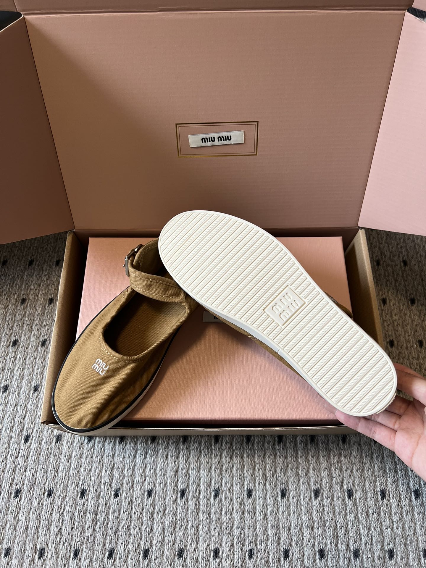 Miu Mi* 26ss 早春新款帆布休闲玛丽珍鞋miu系甜妹本命玛丽珍，帆布软乎乎贴脚，一字扣带利落又