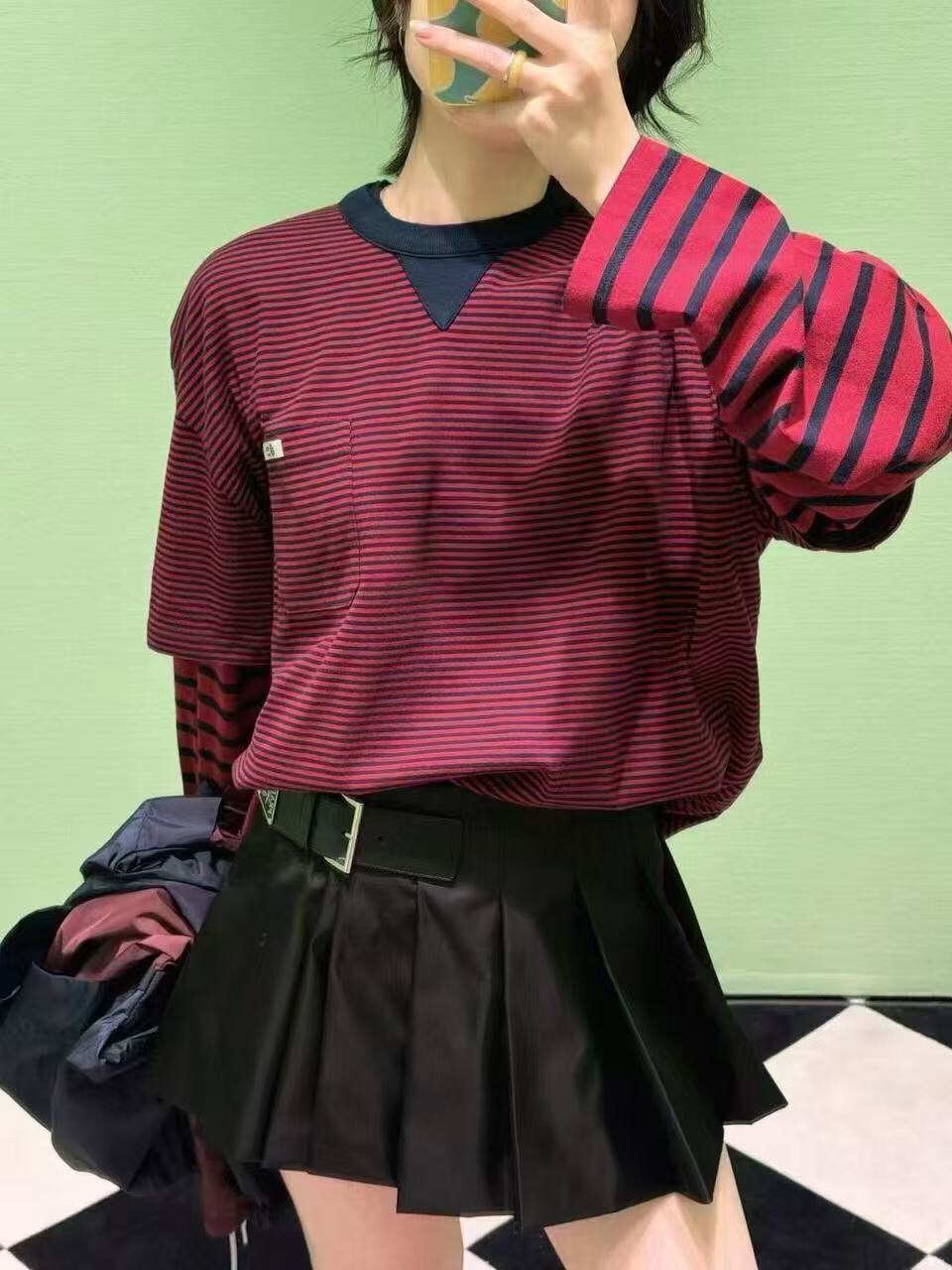 NO:755556,Model number 20261681 Prad* new style single pocket striped short-sleeved T-shirt on the chest, red, SML, [M size shoulder width 50, bust 110, sleeve length 19, length 67; weight 0.190kg], Prada - clothing, prada, prada, T-shirt, tees, t-shirt,19860909款号20261681 Prad*新款 胸前单口袋条纹短袖T恤,红色,SML,【M码肩宽50,胸围110,袖长19,长67；重量0.190kg】,普拉达-服装,prada,prada,T-shirt,tees，t-shirt,,Women's clothing