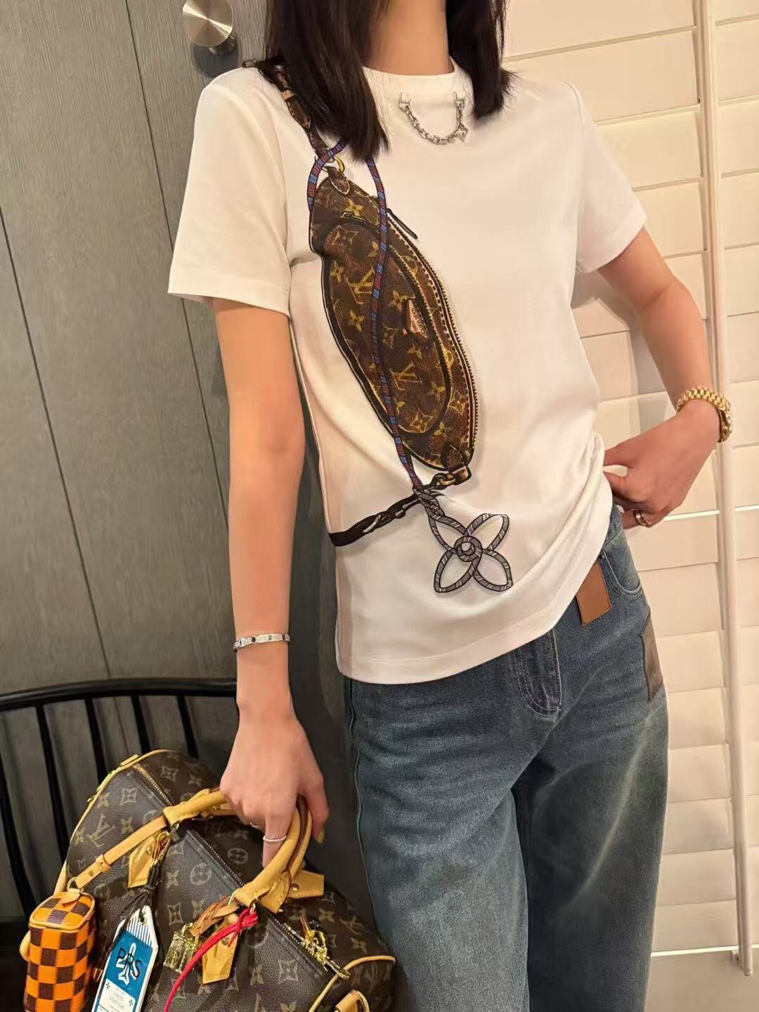 NO:755553,Model No. 20261684 LV* new plaid bag printed cotton short-sleeved T-shirt, white, SML, [M size shoulder width 40, bust 94, sleeve length 17, length 62; weight 0.155kg], Louis Vuitton-clothing, louis vuitton, louis vuitton, T-shirt, tees, t-shirt,19860909款号20261684 LV*新款 格子包包印花纯棉短袖T恤,白色,SML,【M码肩宽40,胸围94,袖长17,长62；重量0.155kg】,路易威登-服装,louis vuitton,louis vuitton,T-shirt,tees，t-shirt,,Women's clothing