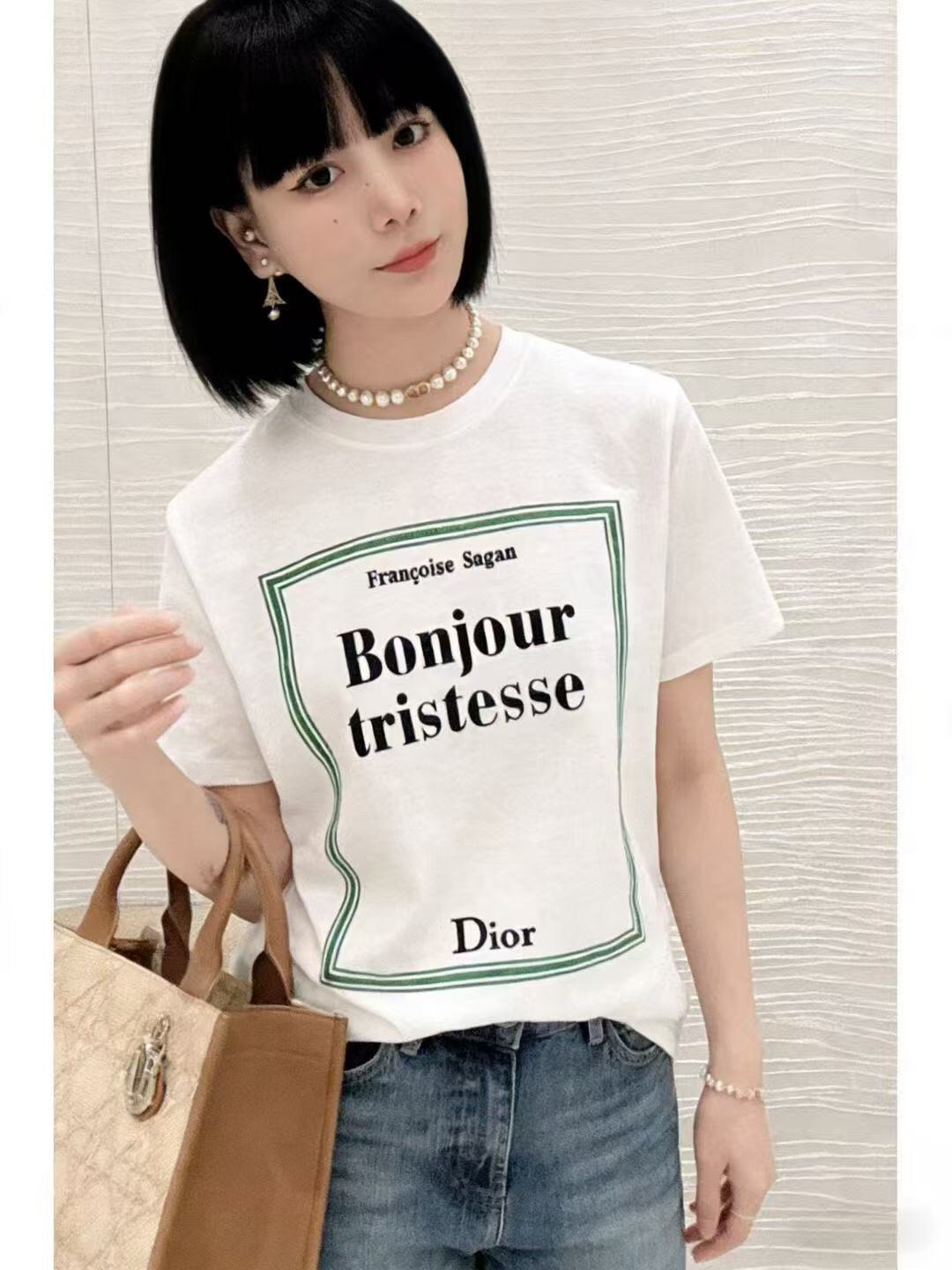 NO:755544,Model No. 20261687 Dio* new style short-sleeved T-shirt with square letter embroidery, white, pink, SML, [M size shoulder width 47, bust 98, sleeve length 19, length 60; weight 0.185kg], Dior-clothing, dior, dior, T-shirt, tees, t-shirt,19860909款号20261687 Dio*新款 方框字母刺绣短袖T恤,白色,粉色,SML,【M码肩宽47,胸围98,袖长19,长60；重量0.185kg】,迪奥-服装,dior,dior,T-shirt,tees，t-shirt,,Women's clothing