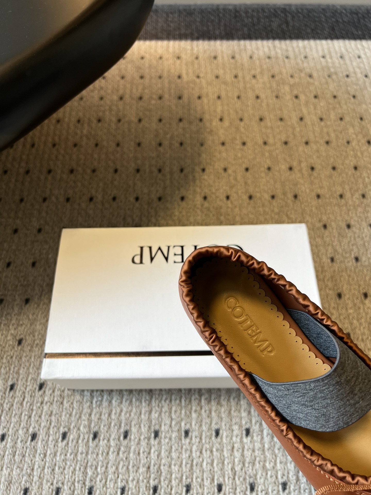 Cotem*26ss早春新款蝴蝶结芭蕾舞鞋把南法的慵懒穿在脚上～细腻皮革包裹圆头鞋型，波浪边鞋口温柔又精