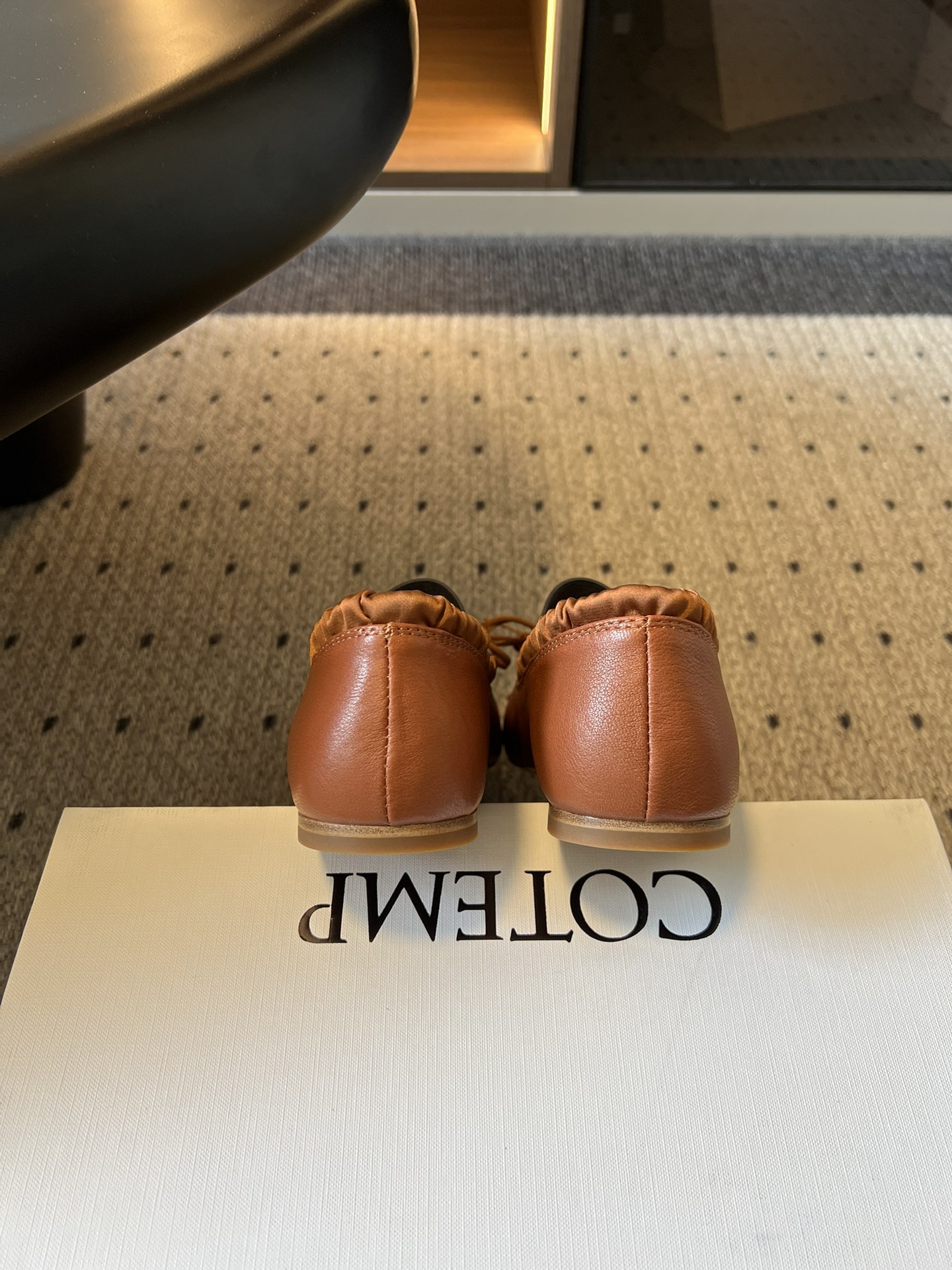 Cotem*26ss早春新款蝴蝶结芭蕾舞鞋把南法的慵懒穿在脚上～细腻皮革包裹圆头鞋型，波浪边鞋口温柔又精