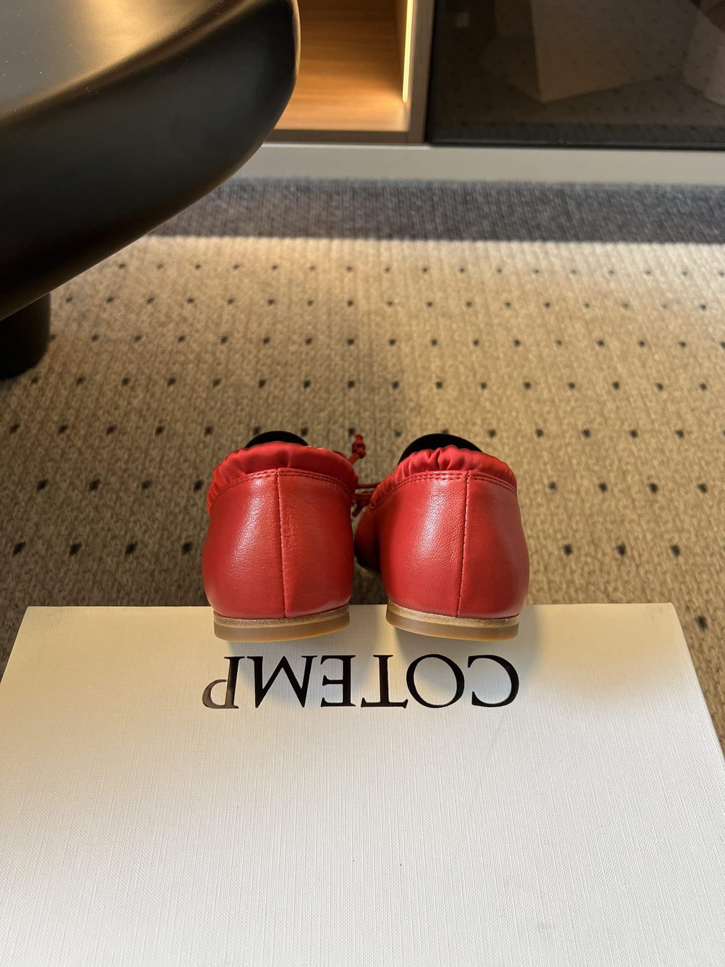 Cotem*26ss早春新款蝴蝶结芭蕾舞鞋把南法的慵懒穿在脚上～细腻皮革包裹圆头鞋型，波浪边鞋口温柔又精