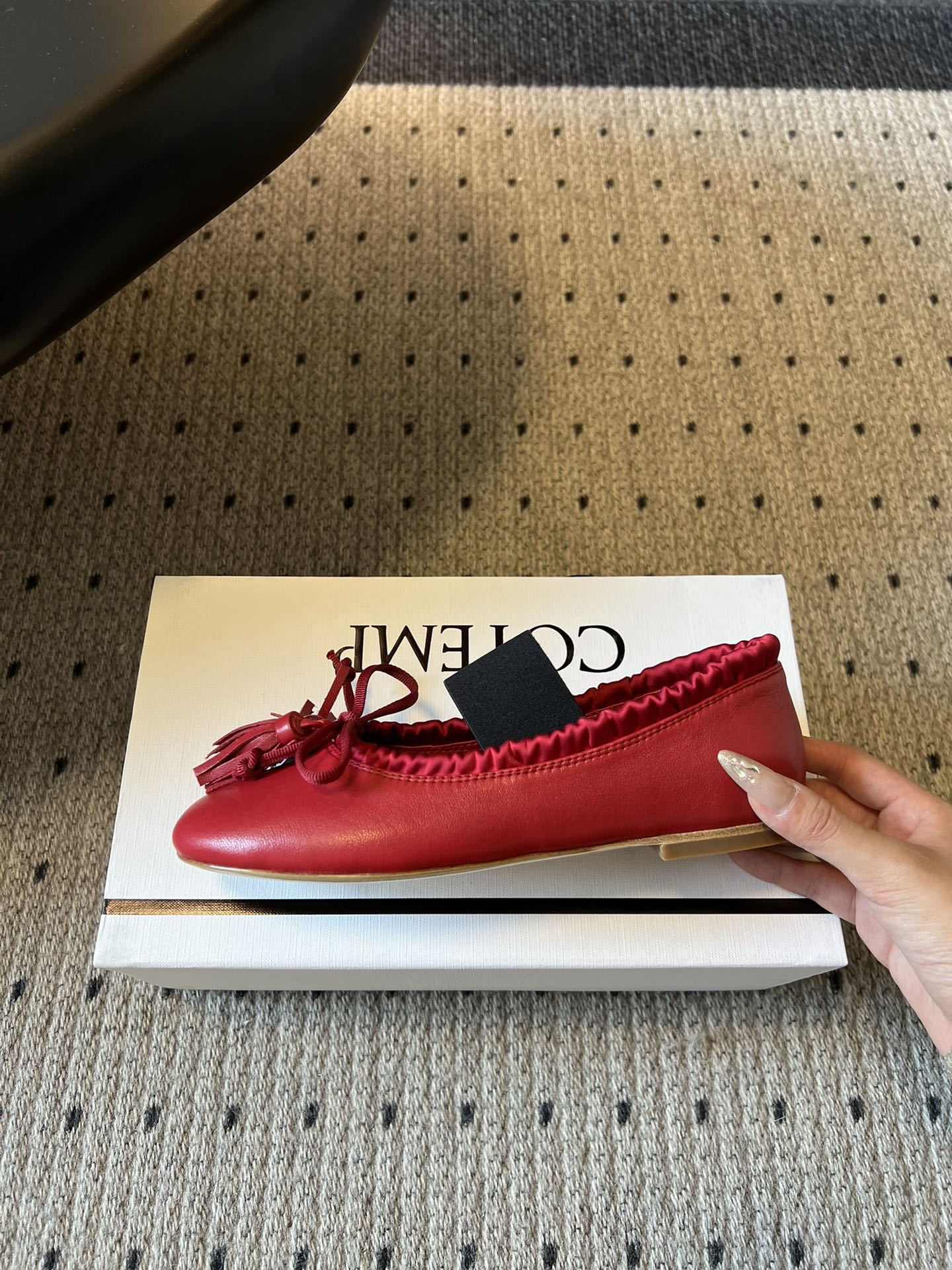 Cotem*26ss早春新款蝴蝶结芭蕾舞鞋把南法的慵懒穿在脚上～细腻皮革包裹圆头鞋型，波浪边鞋口温柔又精