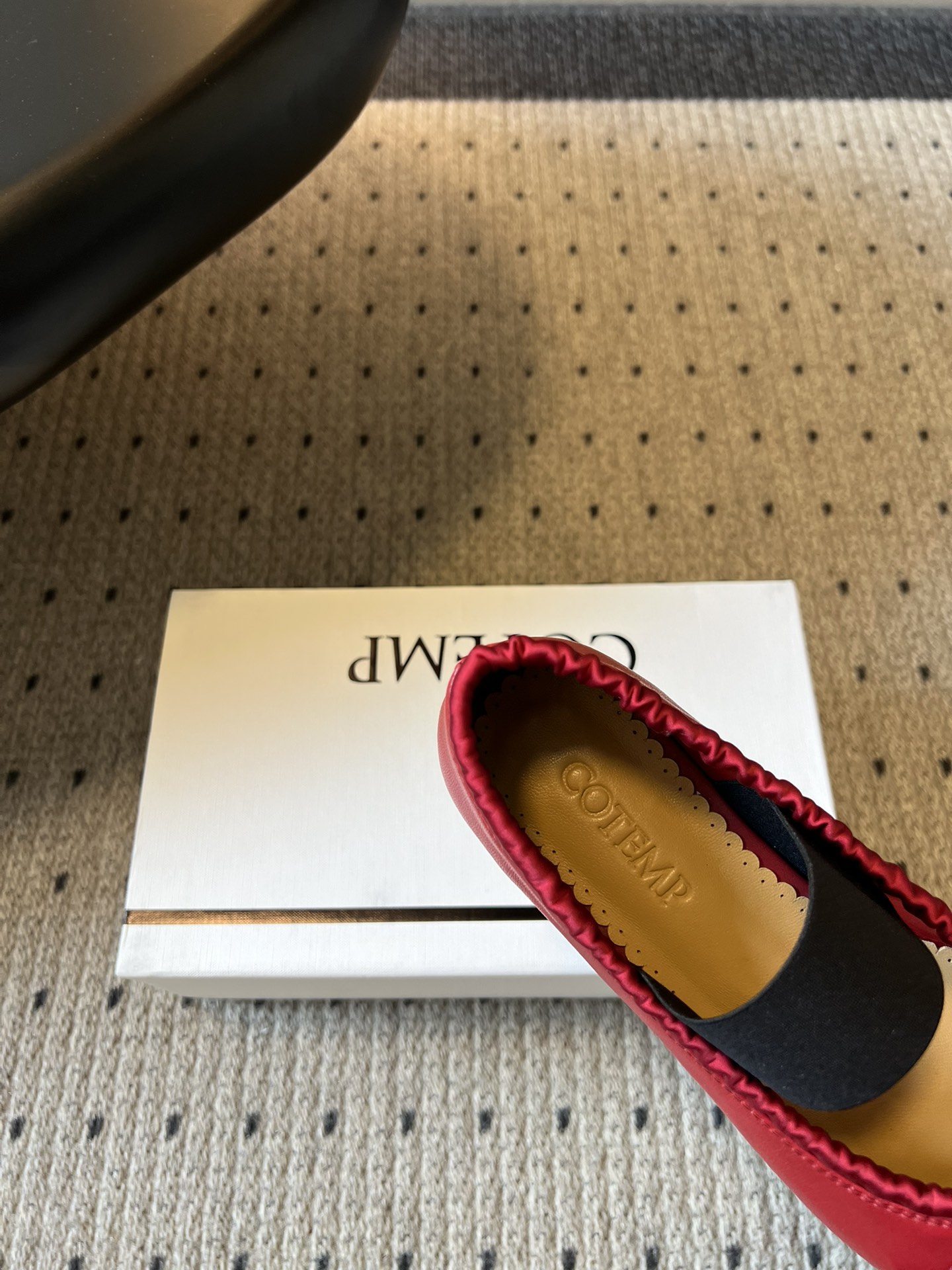 Cotem*26ss早春新款蝴蝶结芭蕾舞鞋把南法的慵懒穿在脚上～细腻皮革包裹圆头鞋型，波浪边鞋口温柔又精