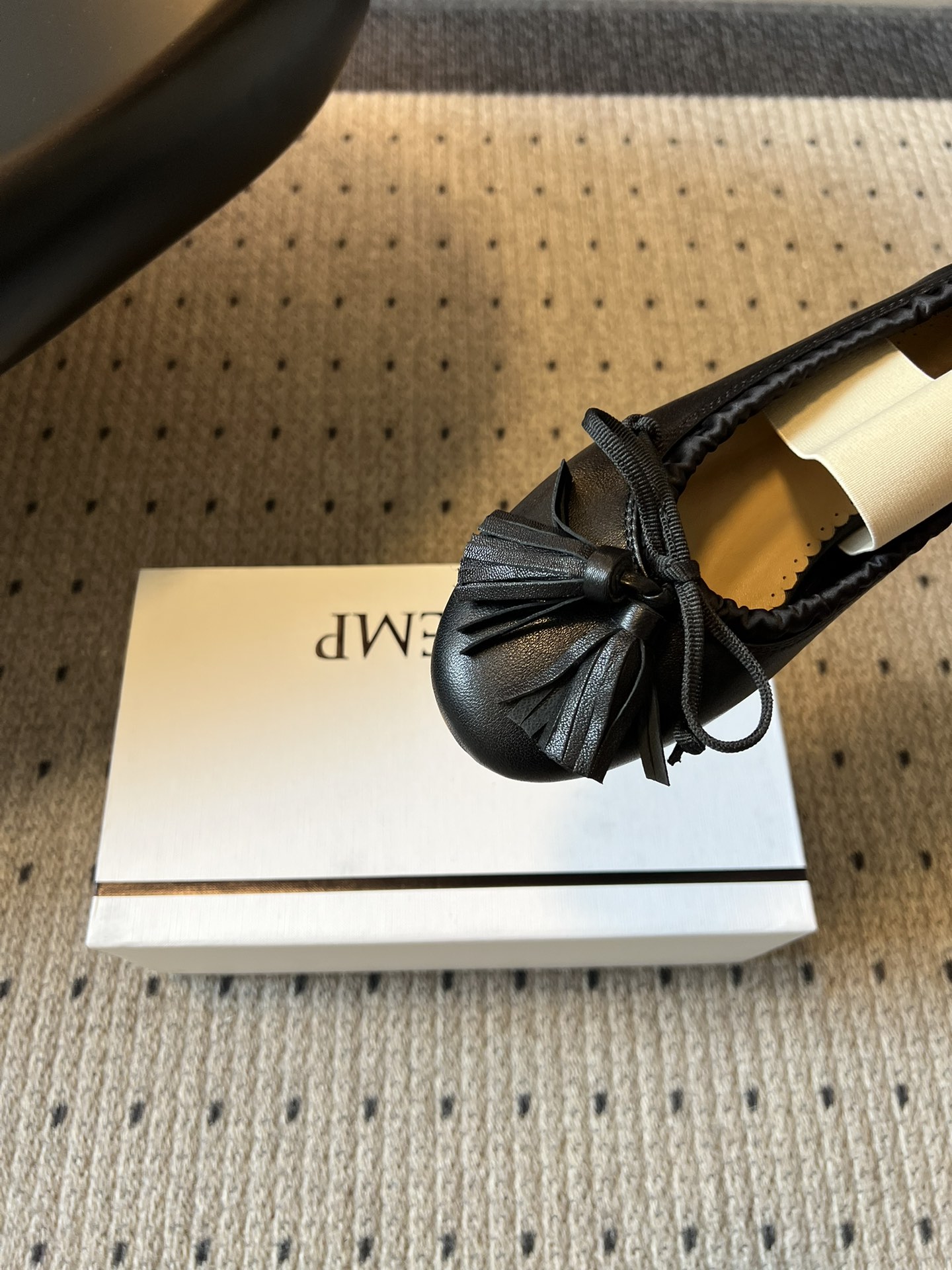 Cotem*26ss早春新款蝴蝶结芭蕾舞鞋把南法的慵懒穿在脚上～细腻皮革包裹圆头鞋型，波浪边鞋口温柔又精